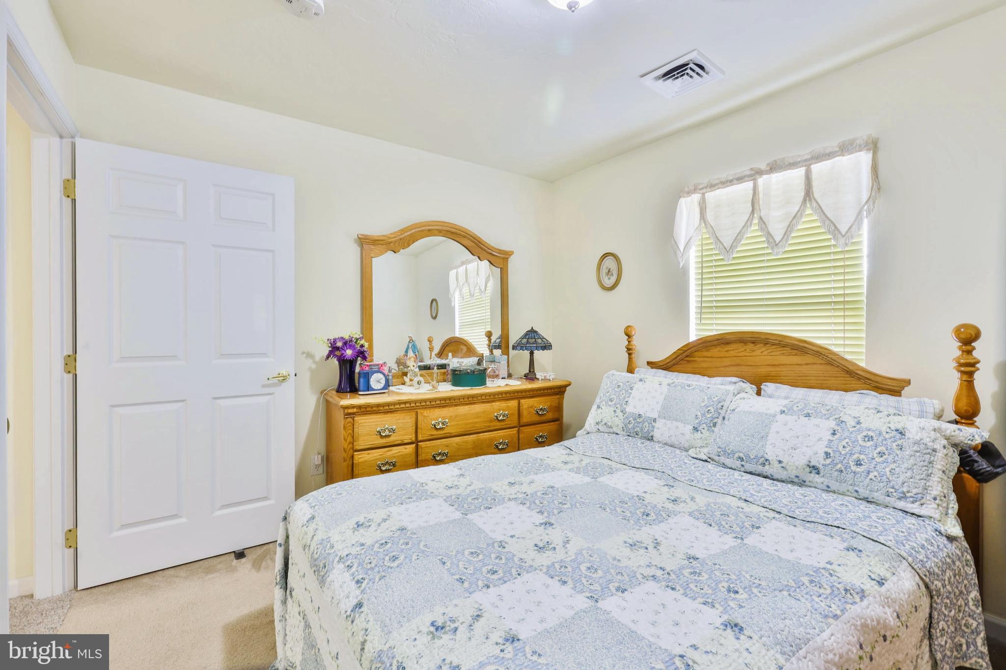 COUNTRY MANOR - Residential