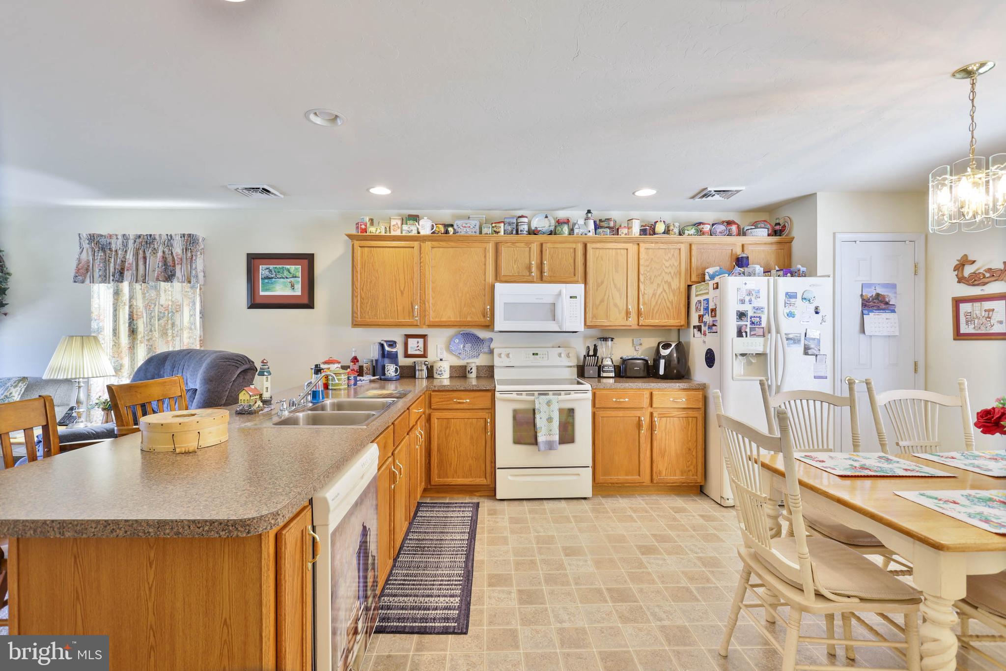 COUNTRY MANOR - Residential