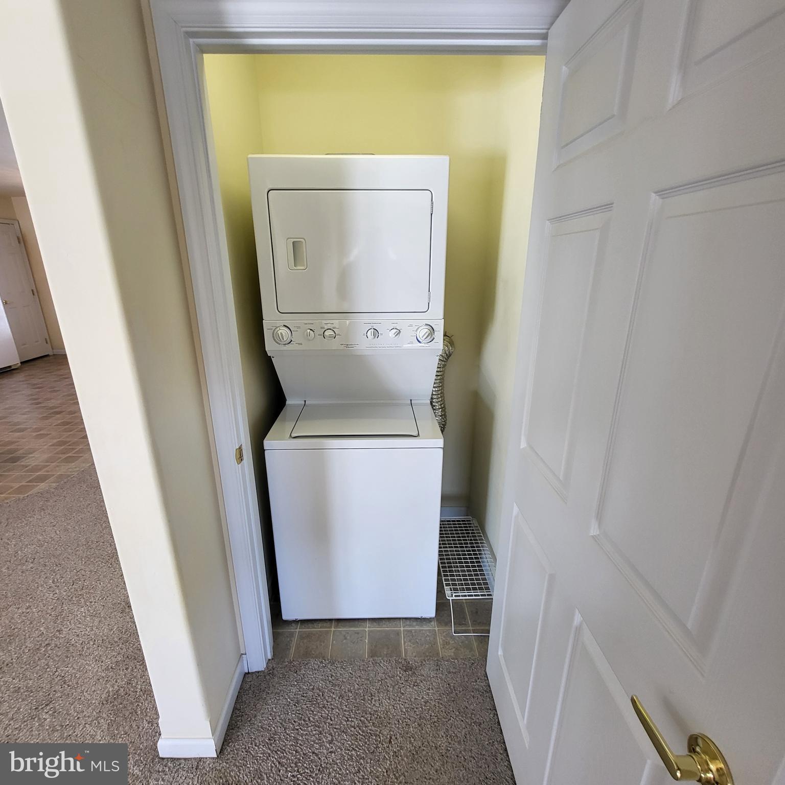 COUNTRY MANOR - Residential