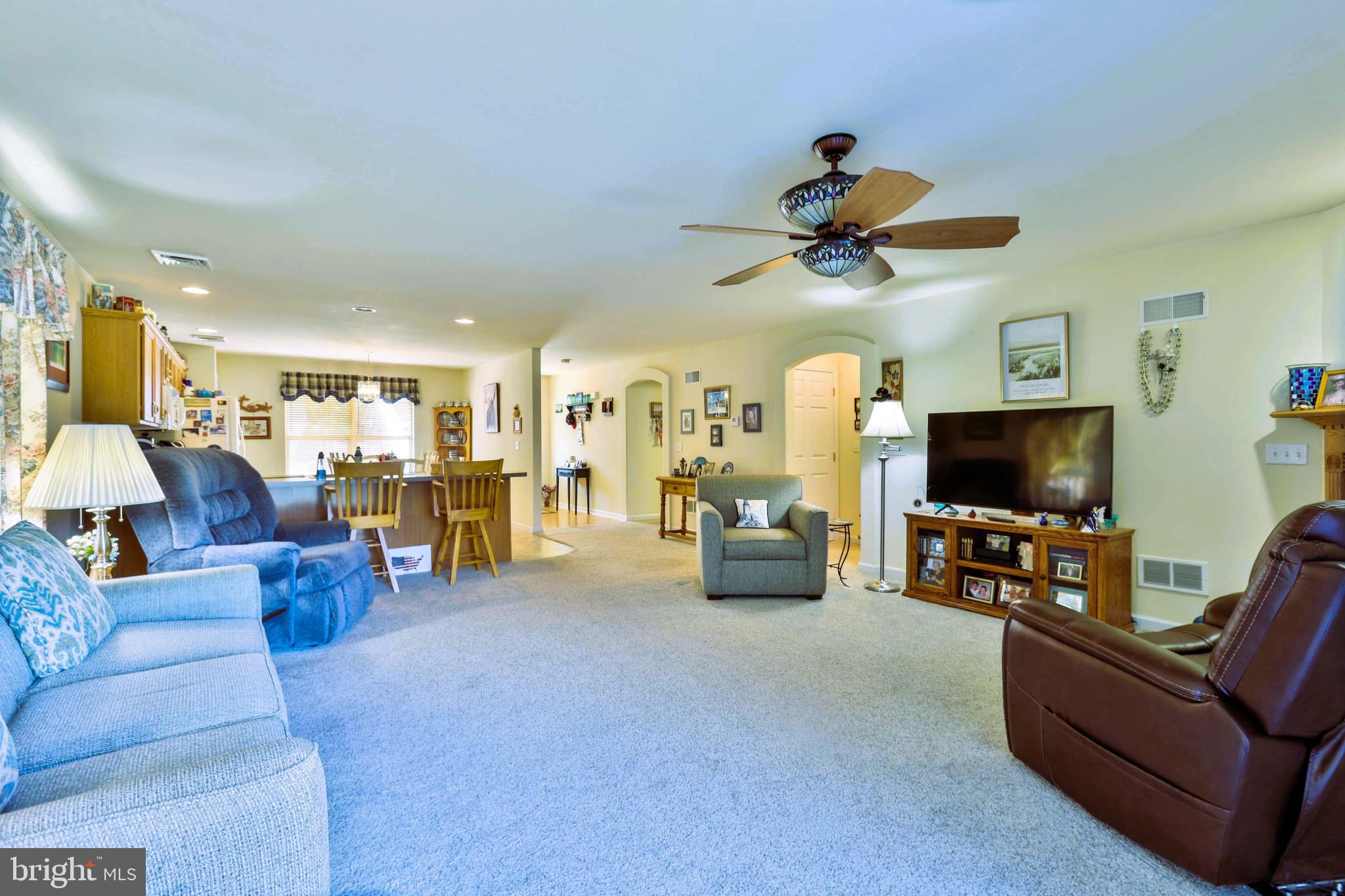 COUNTRY MANOR - Residential