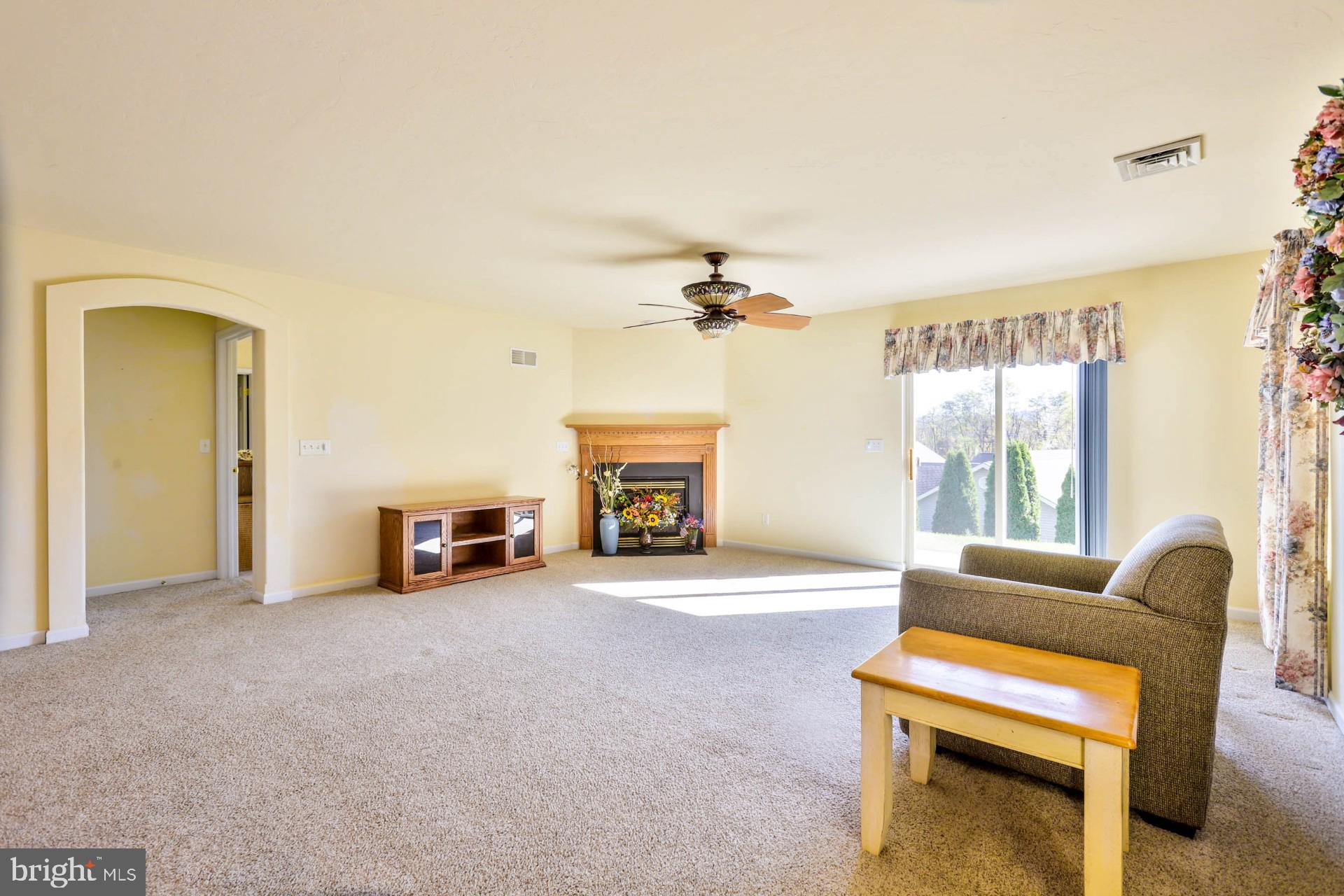 COUNTRY MANOR - Residential