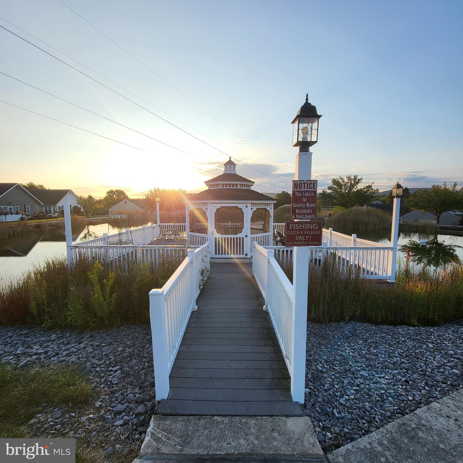 COUNTRY MANOR - Residential