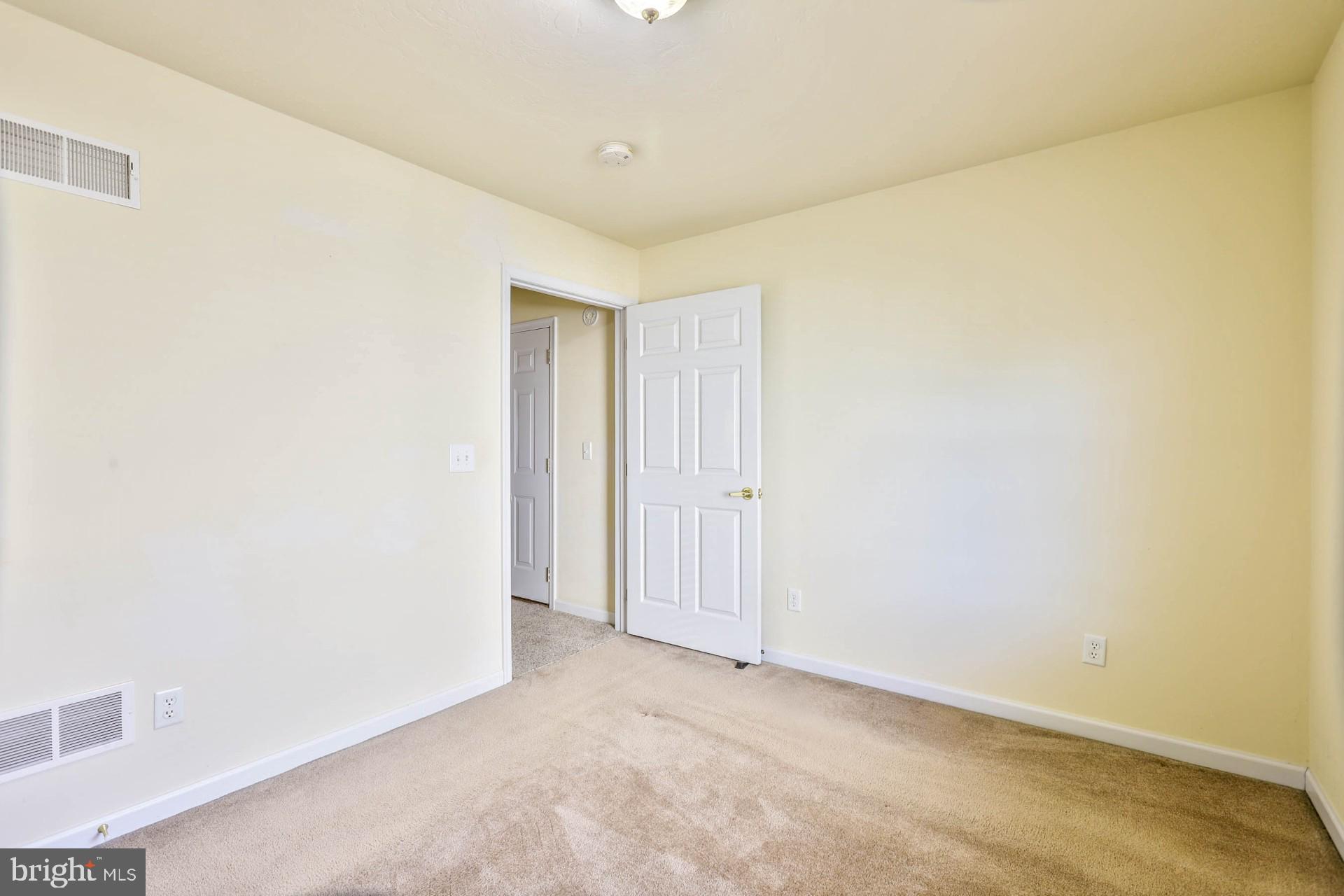 COUNTRY MANOR - Residential