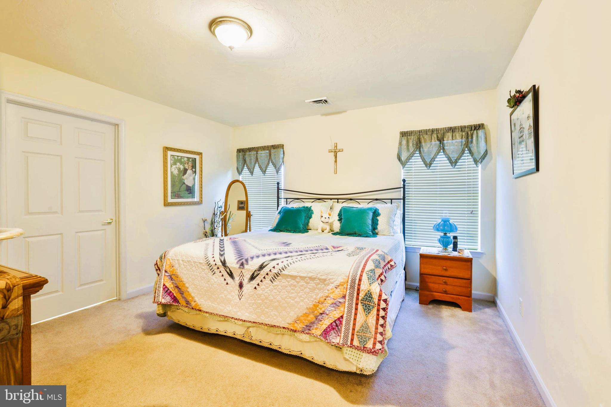 COUNTRY MANOR - Residential