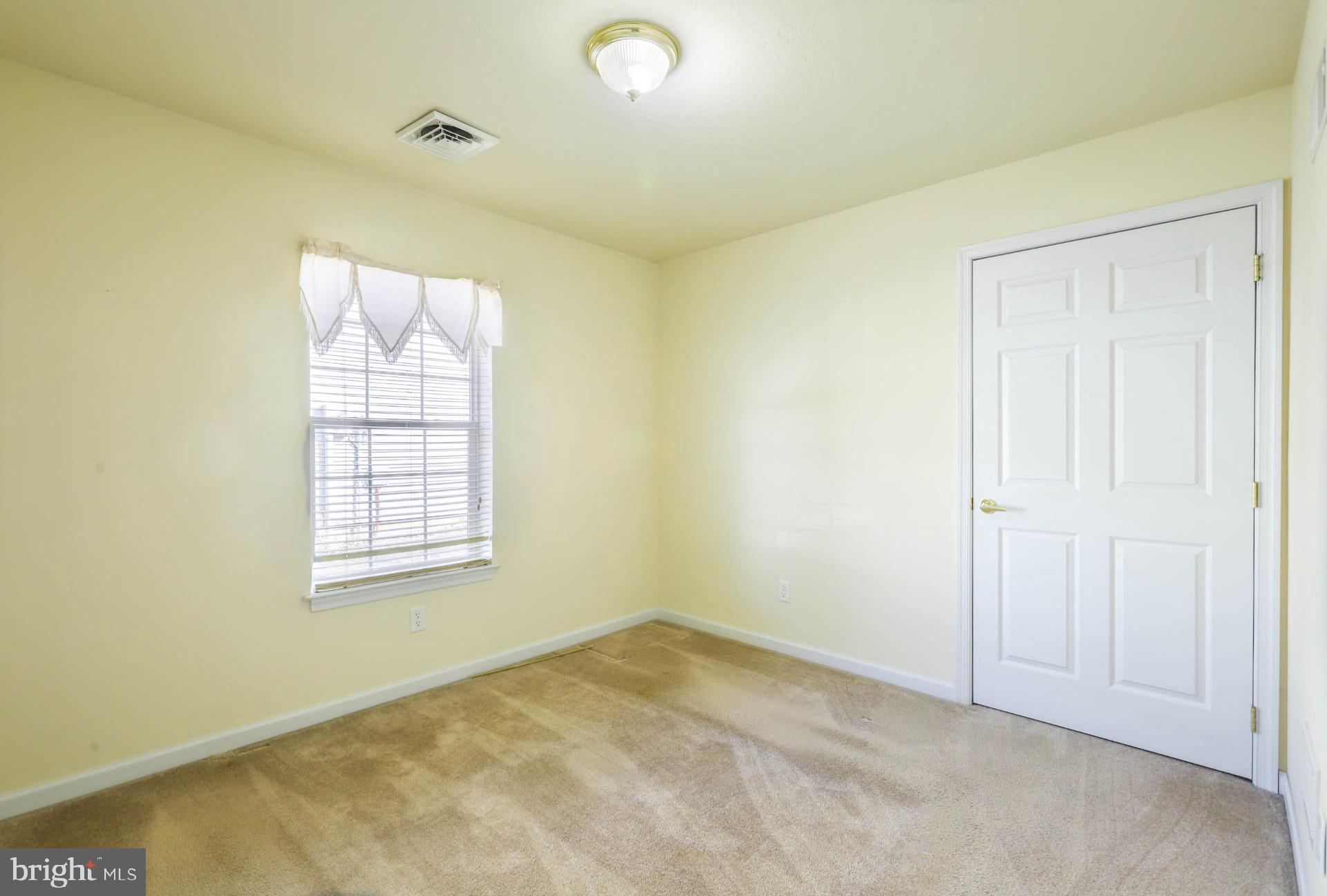 COUNTRY MANOR - Residential