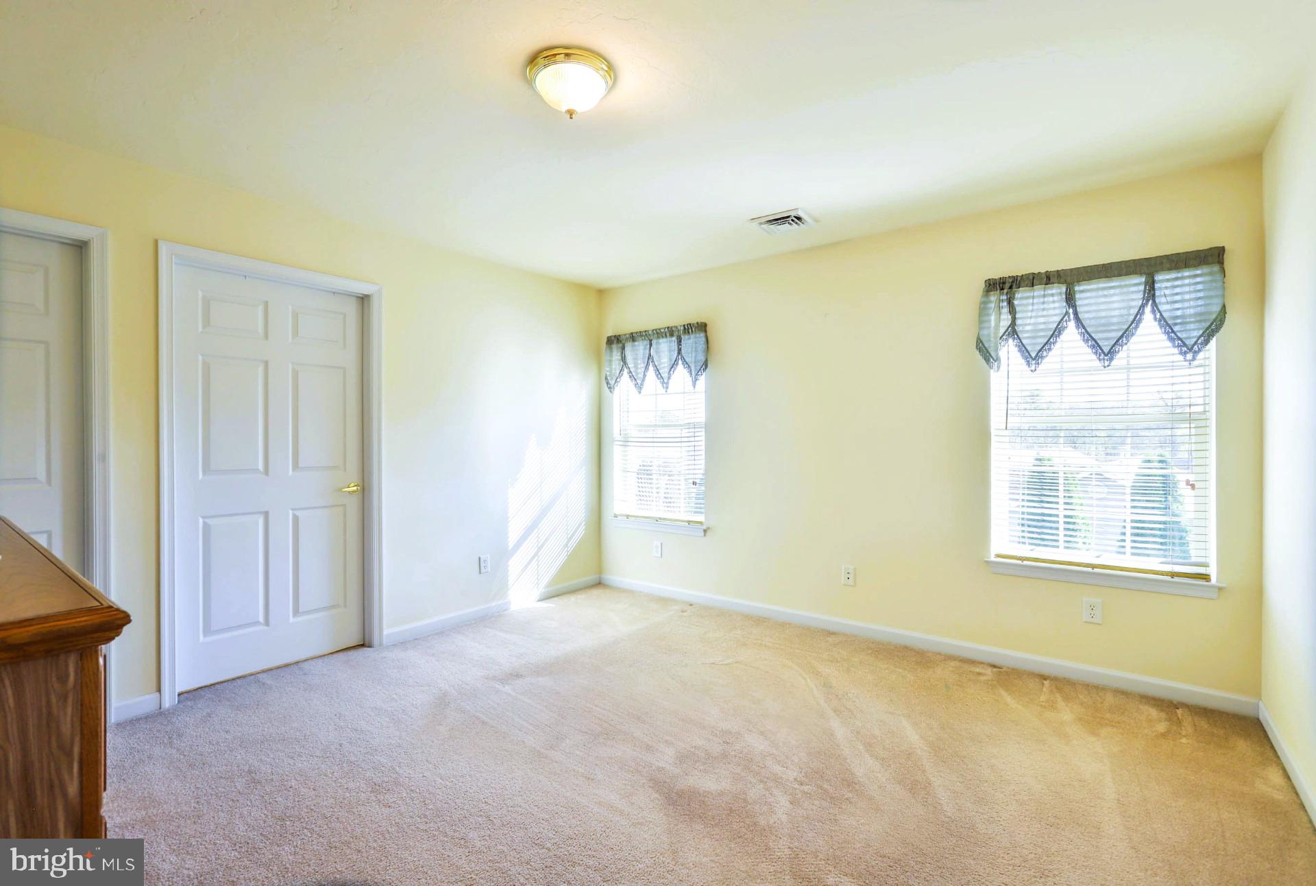 COUNTRY MANOR - Residential