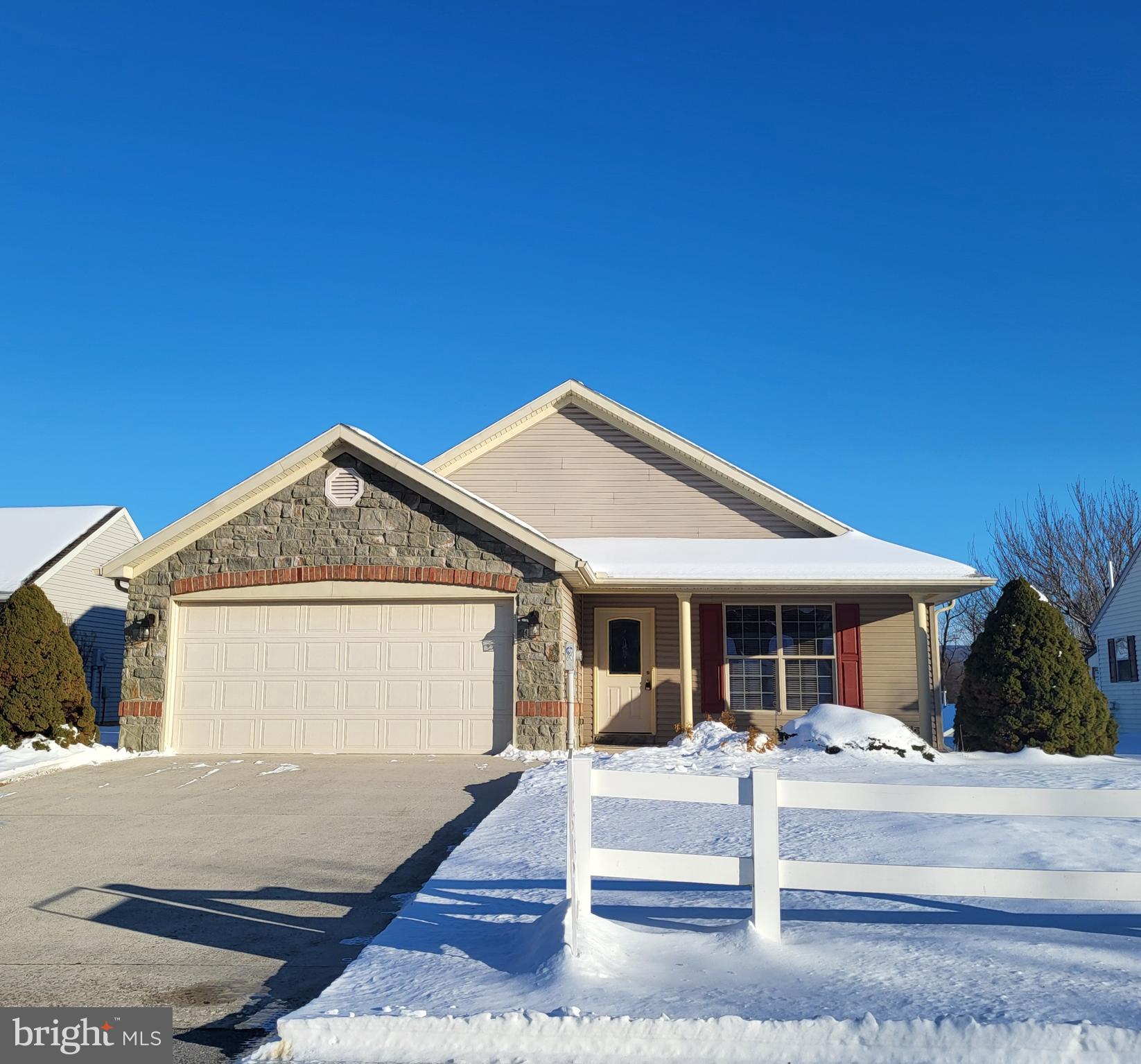 COUNTRY MANOR - Residential