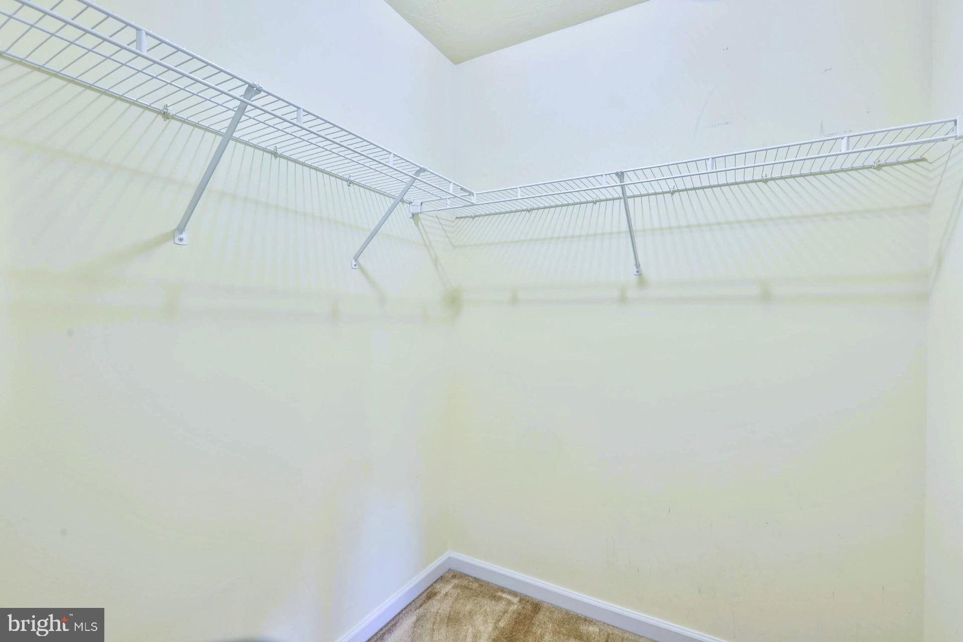 COUNTRY MANOR - Residential