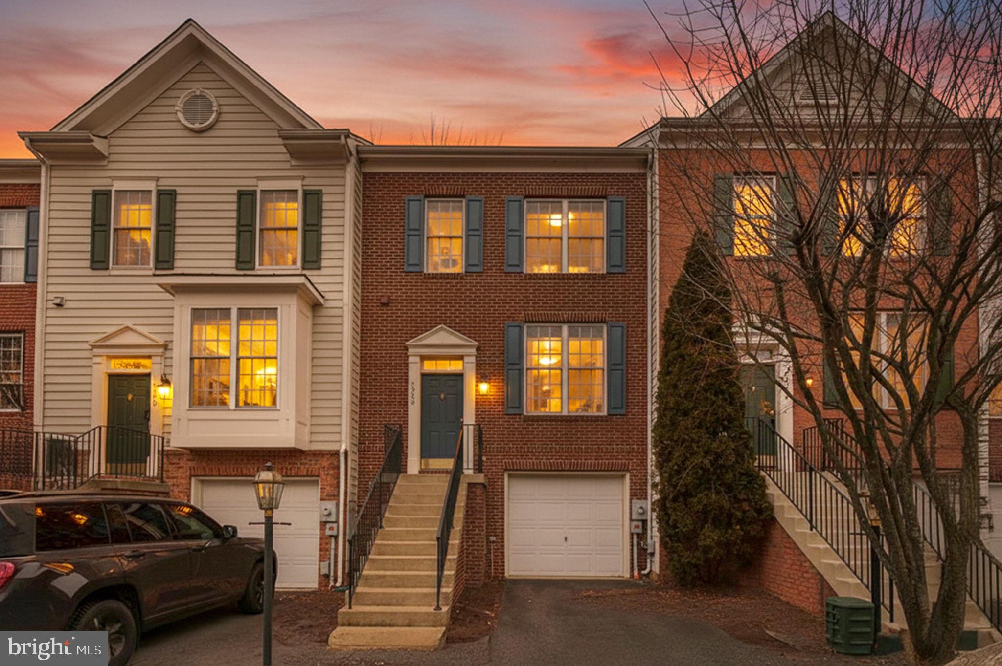 7568 GREAT SWAN COURT