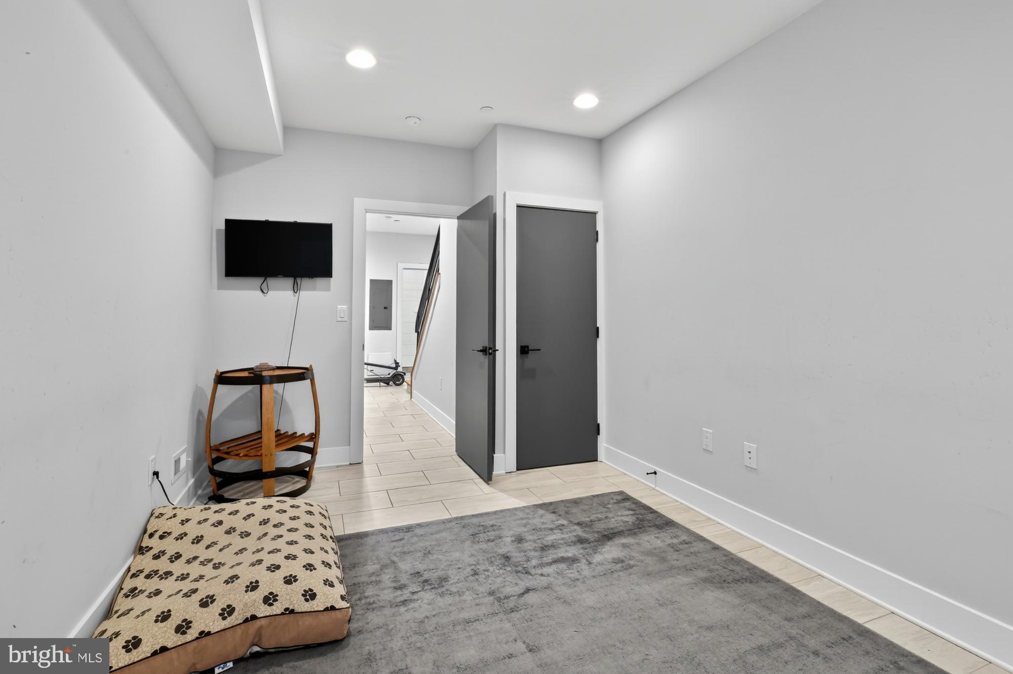 NORRIS SQUARE - Residential Lease