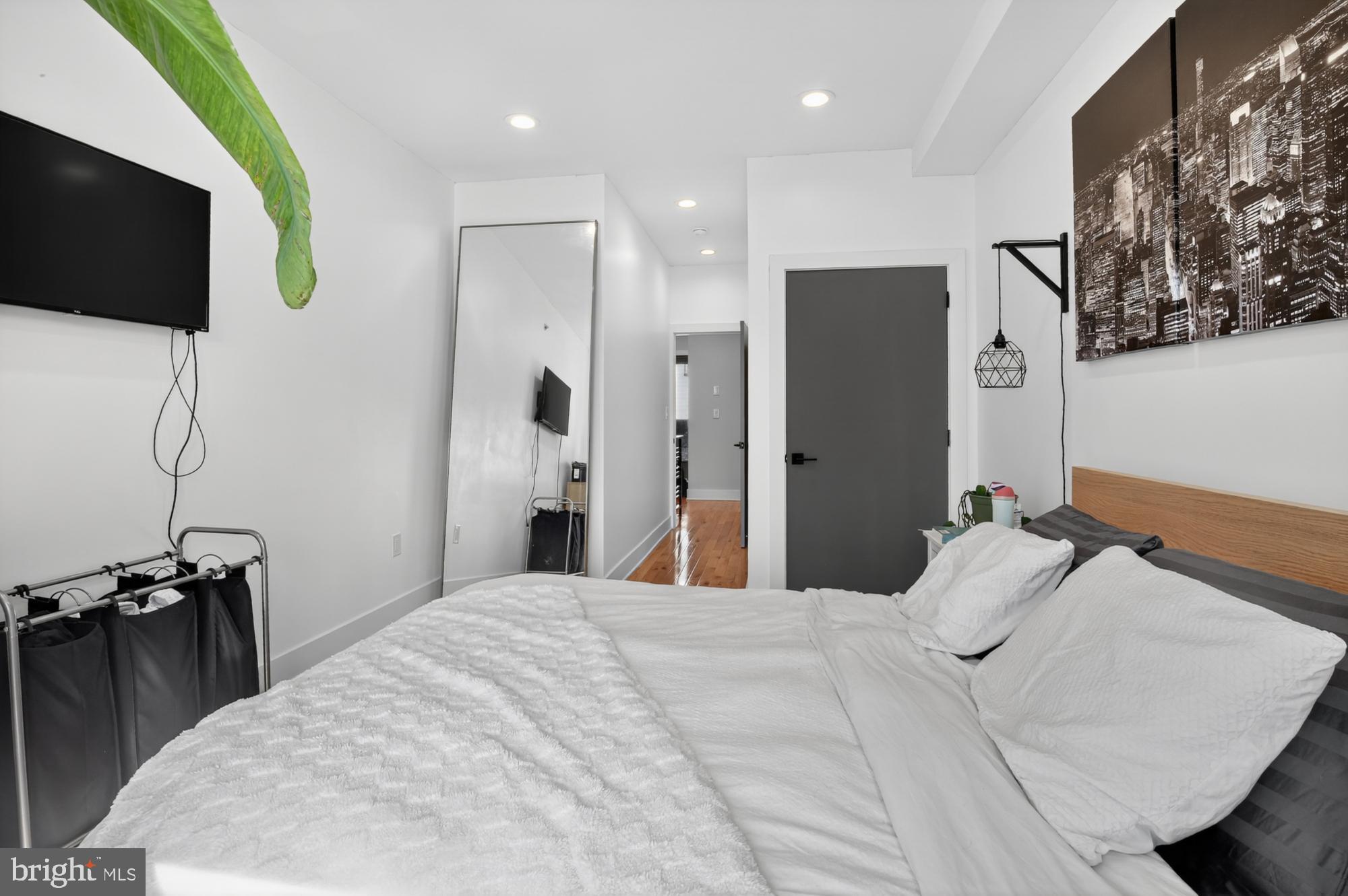 NORRIS SQUARE - Residential Lease