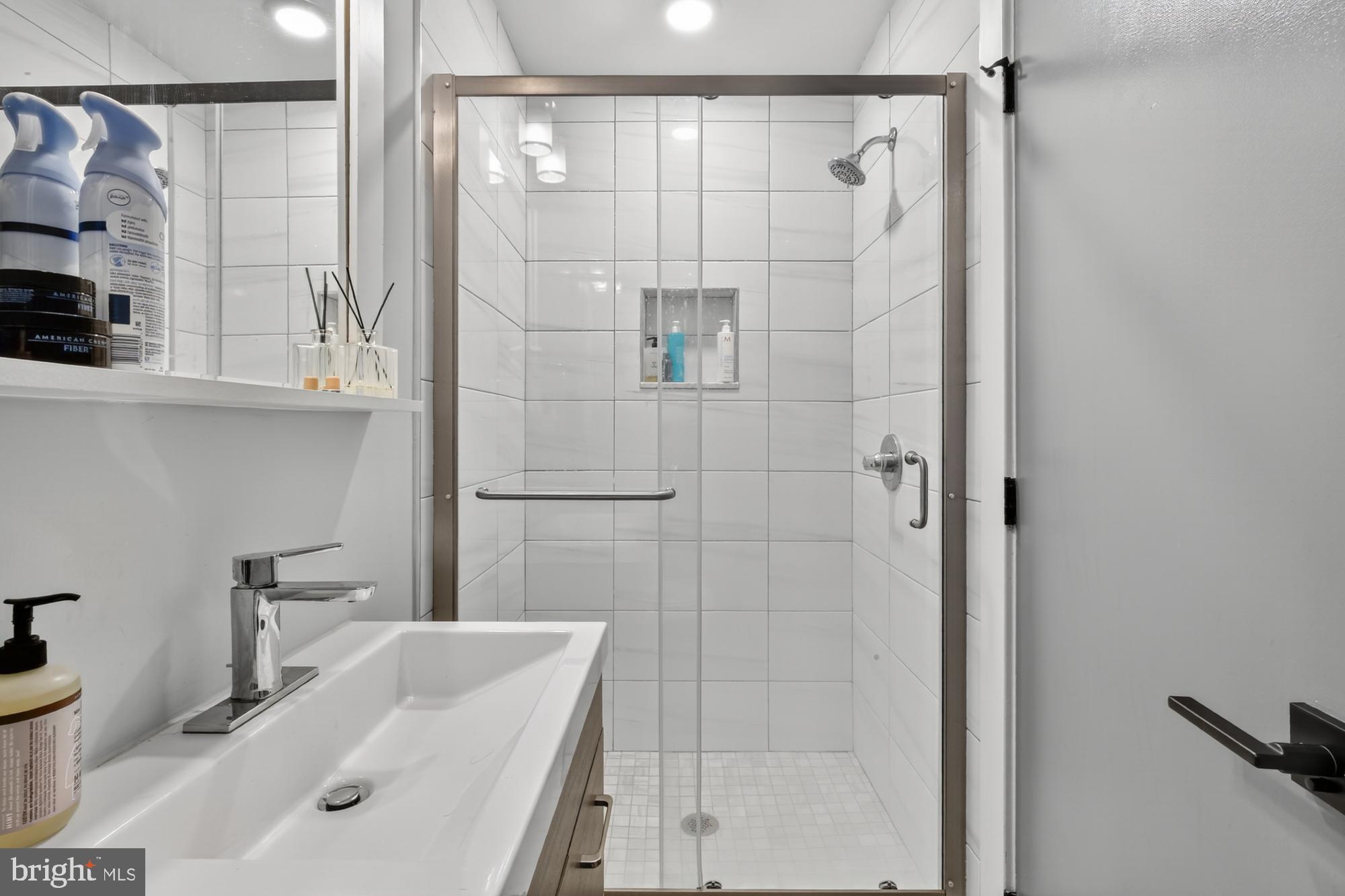 NORRIS SQUARE - Residential Lease