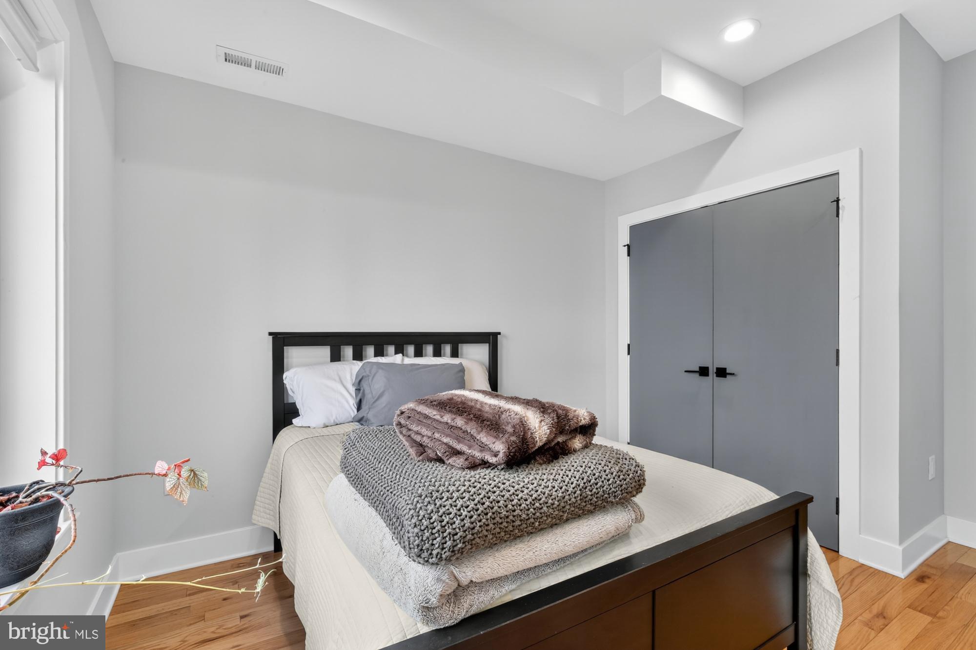 NORRIS SQUARE - Residential Lease