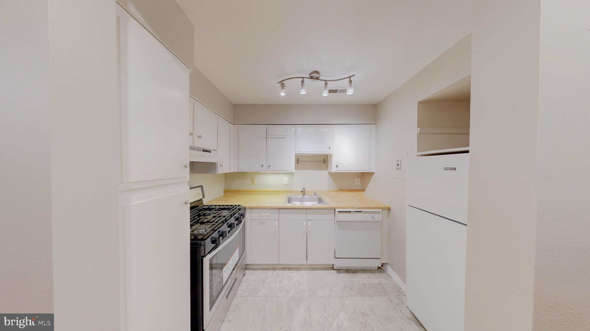 9806 GEORGIA AVENUE 302