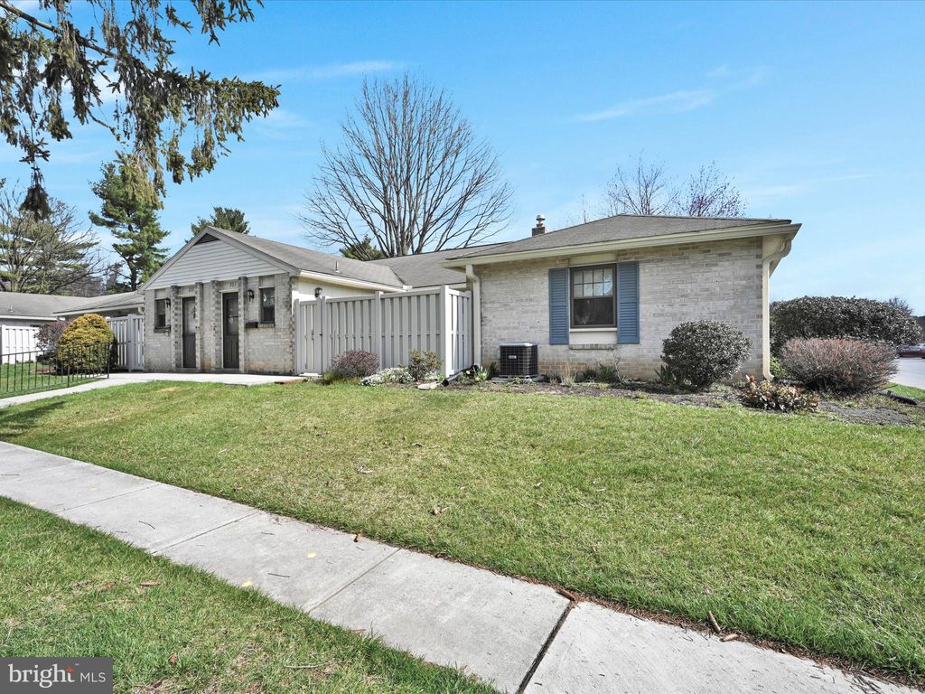 Photo of 203 VALLEYBROOK DR, LANCASTER, PA 17601 (MLS # PALA2032678)