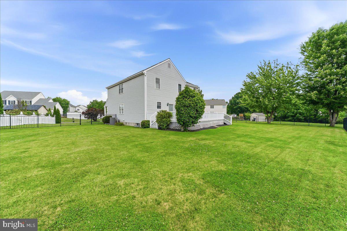 423 LARCHWOOD DRIVE