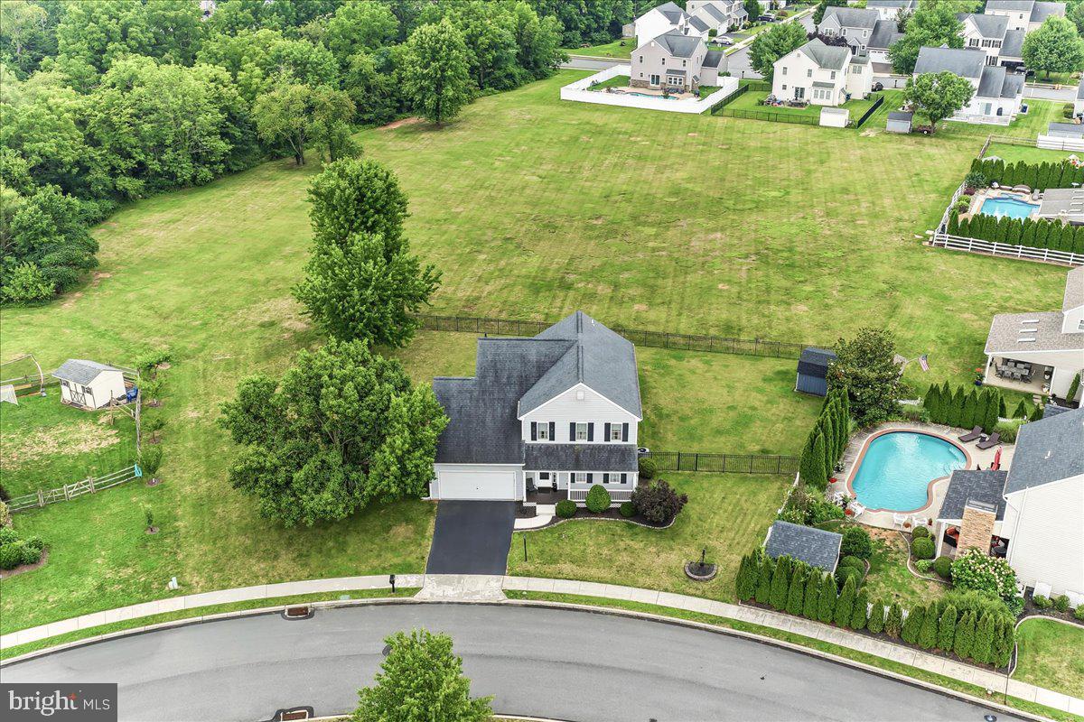 423 LARCHWOOD DRIVE