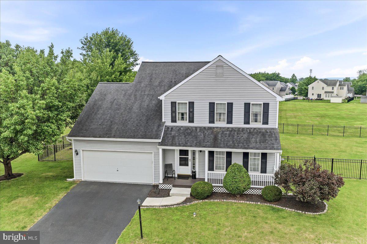 423 LARCHWOOD DRIVE