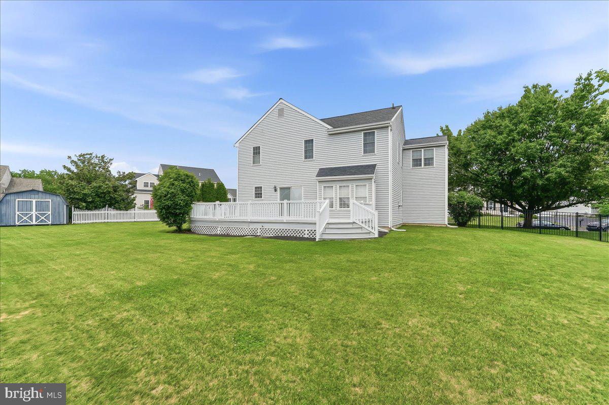 423 LARCHWOOD DRIVE