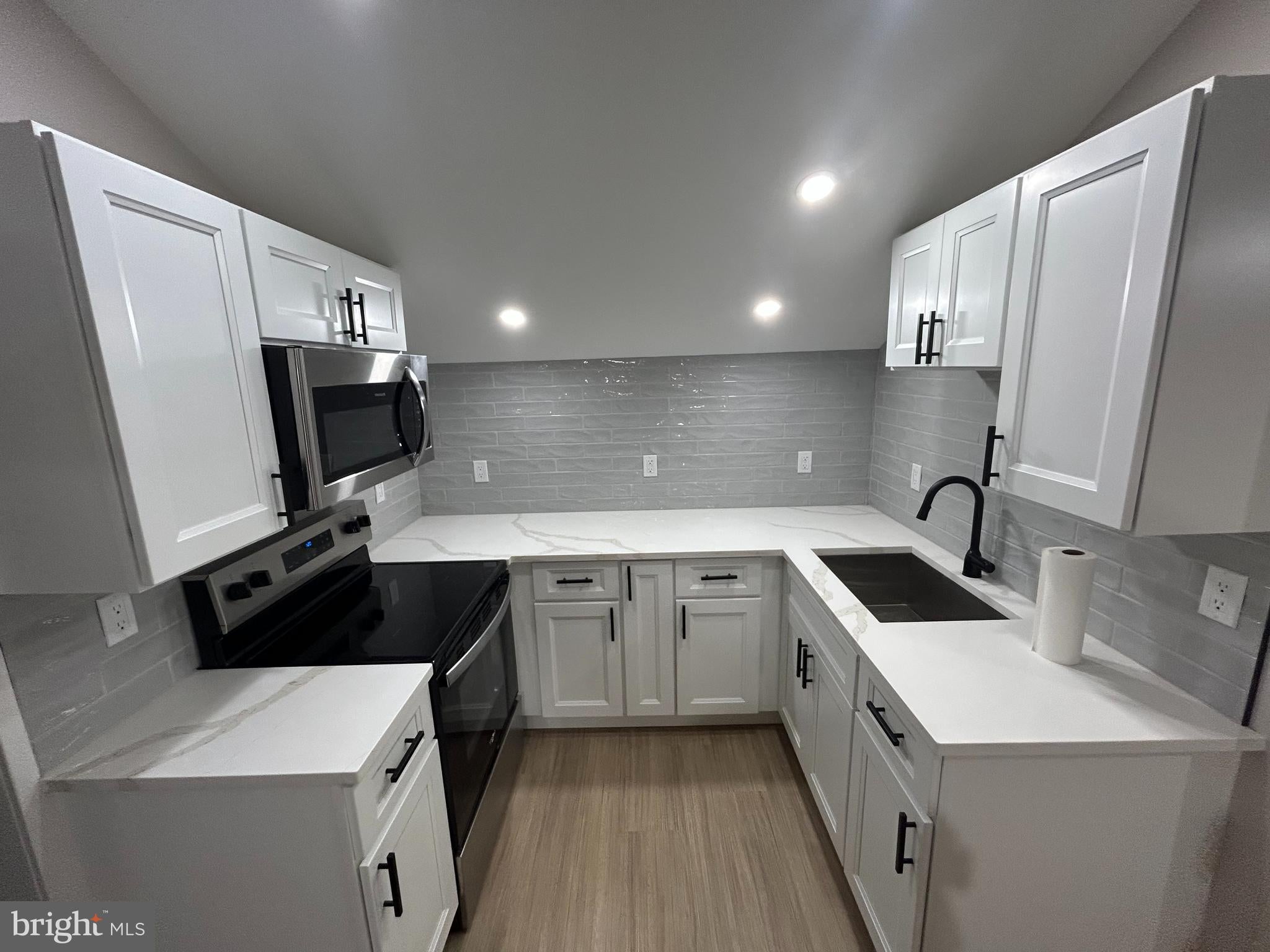 71 DREAMLAND PARK DRIVE PENTHOUSE