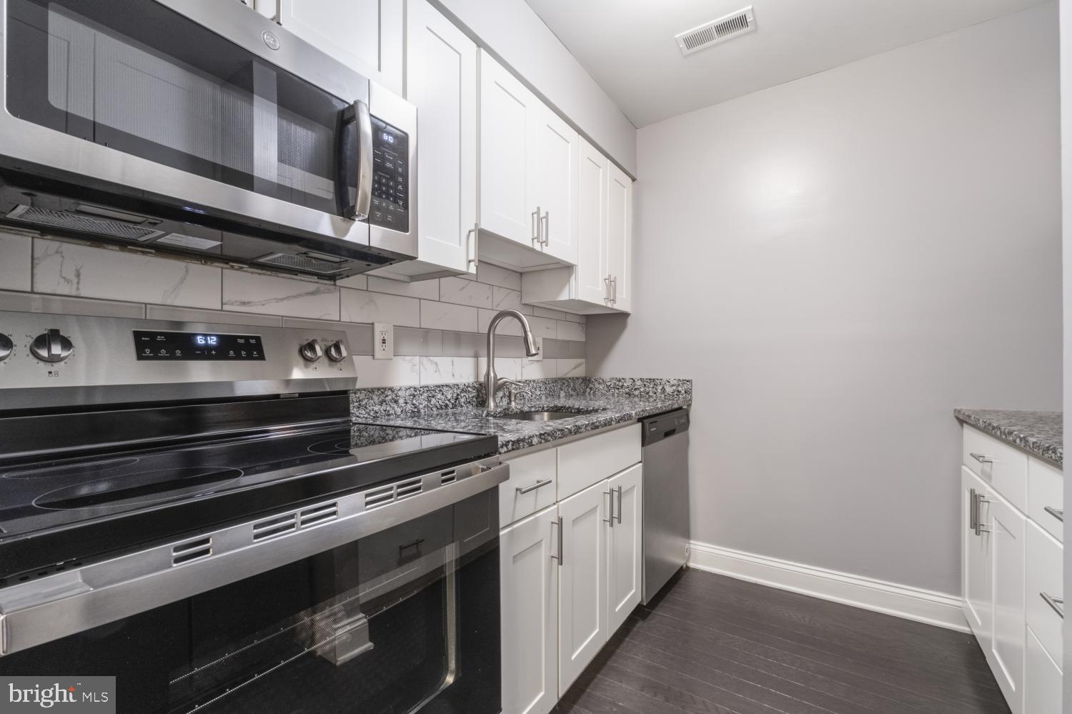 20 ANDREW PLACE R125