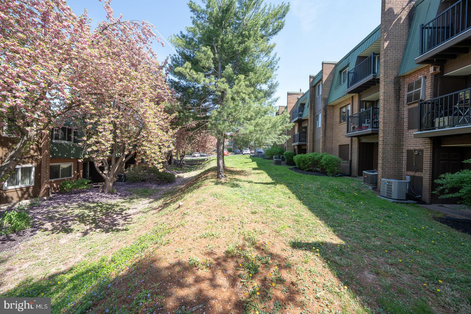 1310 MEADOWVIEW LANE