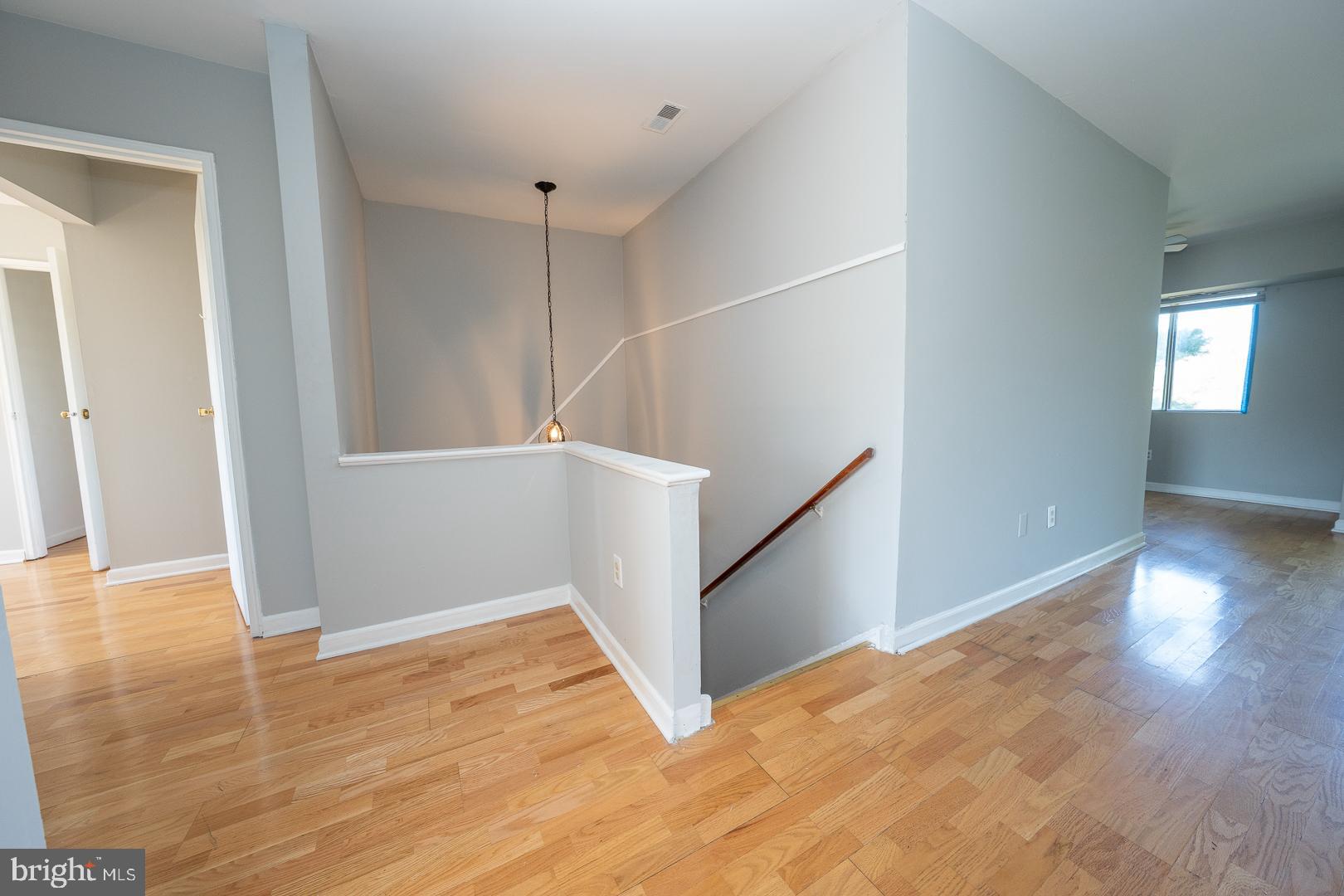 1310 MEADOWVIEW LANE