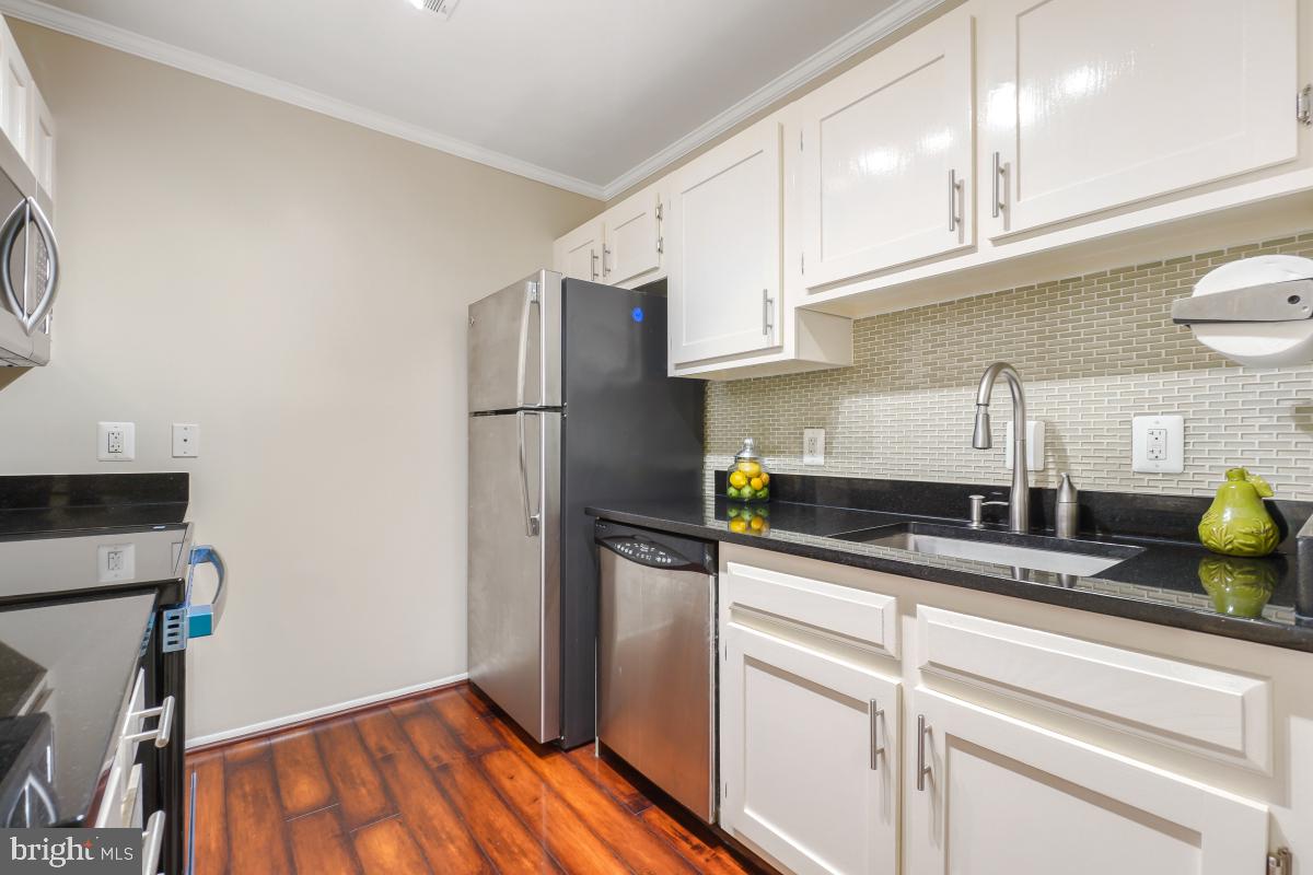 ROSSMOOR MUTUAL #11 - Residential