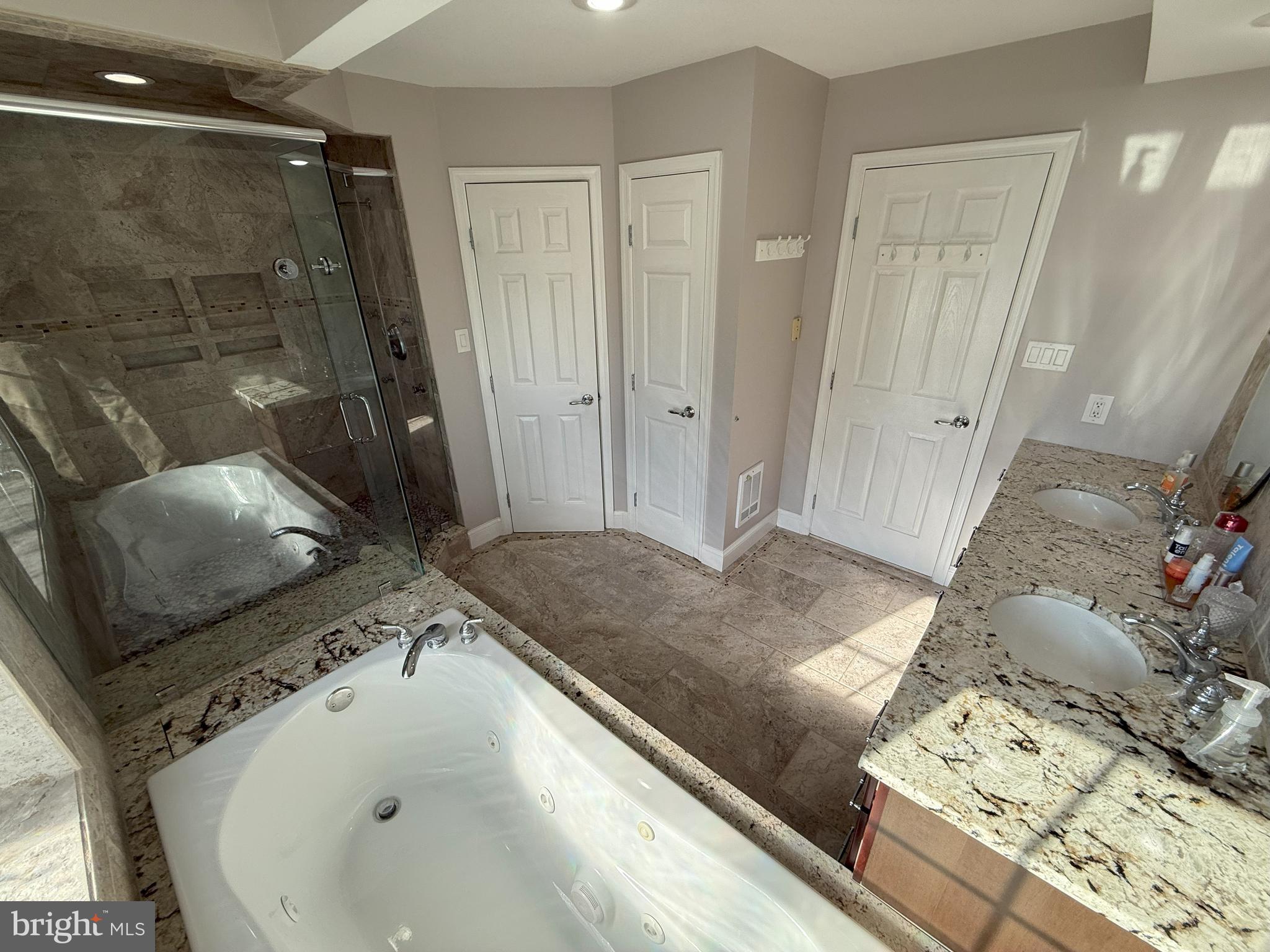 ASHBURN VILLAGE - Residential