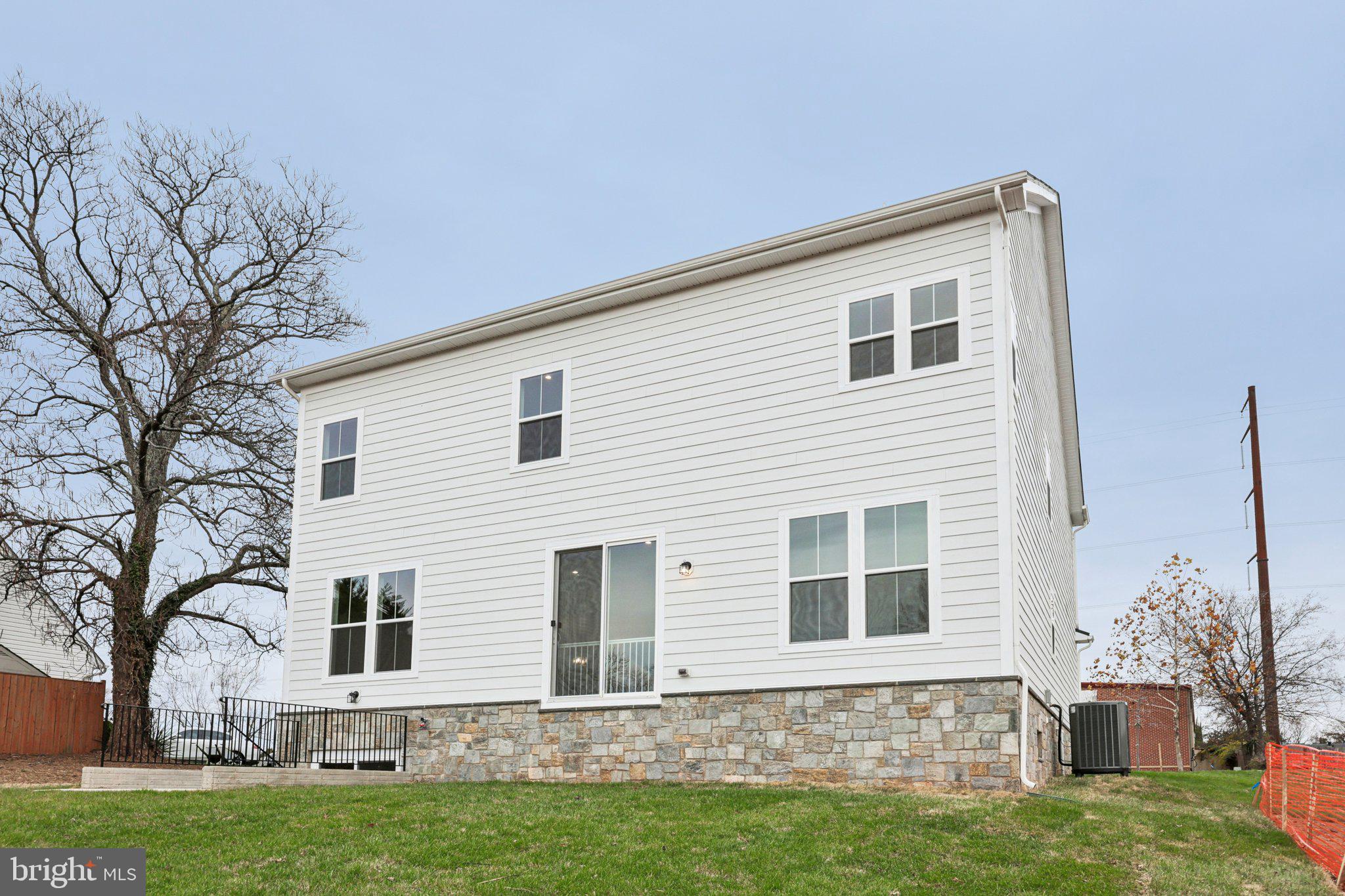 JEFFERSON SQUARE - Residential