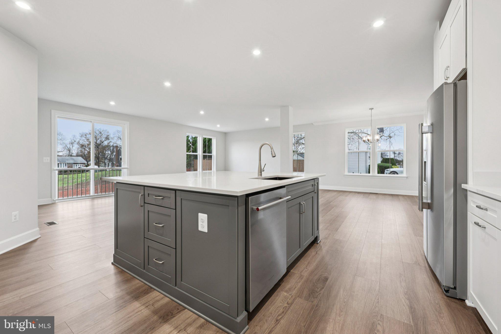 JEFFERSON SQUARE - Residential