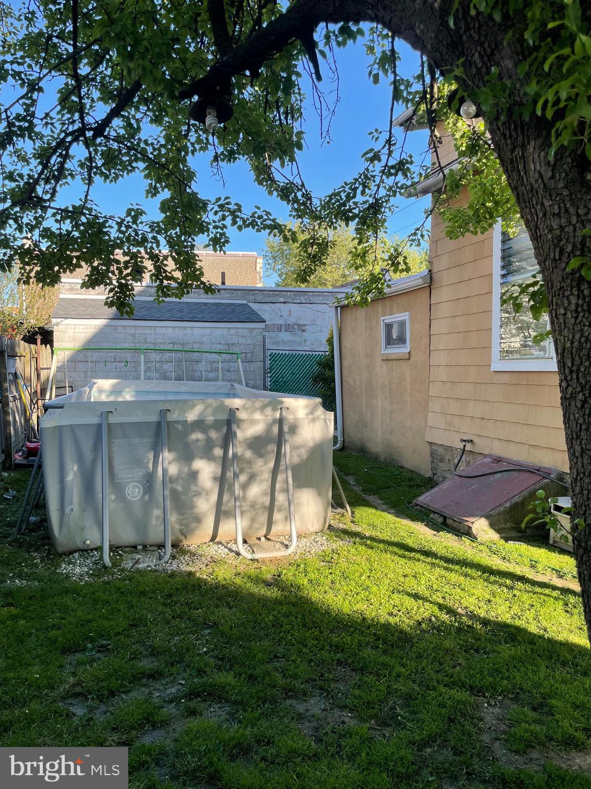 LAWNDALE - Residential