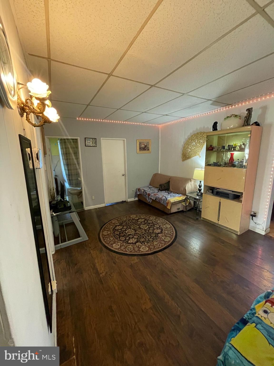 LAWNDALE - Residential