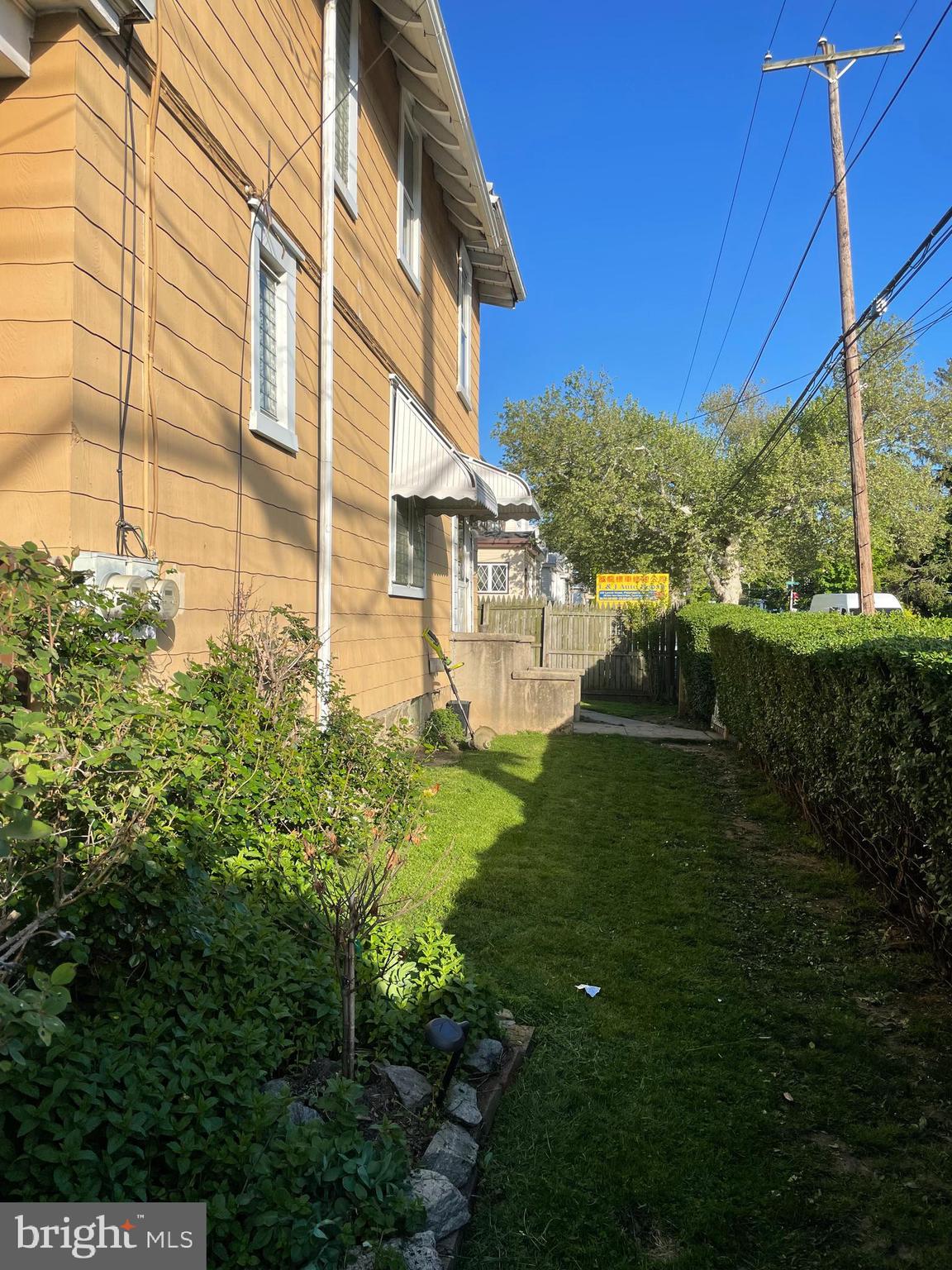 LAWNDALE - Residential