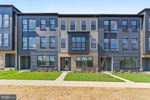 Townhouse For Sale - 115 Summit Point Boulevard #18J<br/> BOWIE, MD 20716