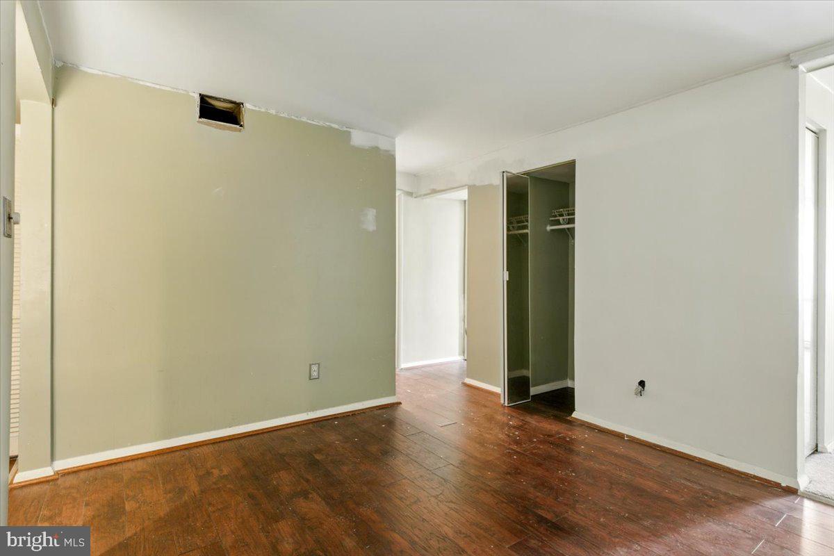 HUNTLEY SQUARE - Residential