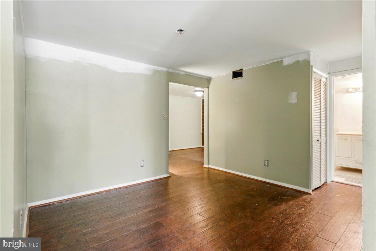 HUNTLEY SQUARE - Residential