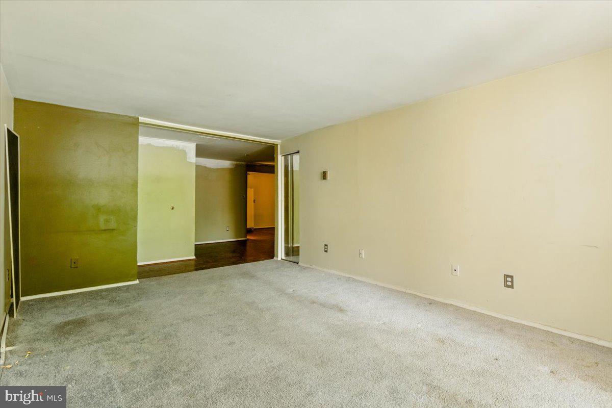 HUNTLEY SQUARE - Residential