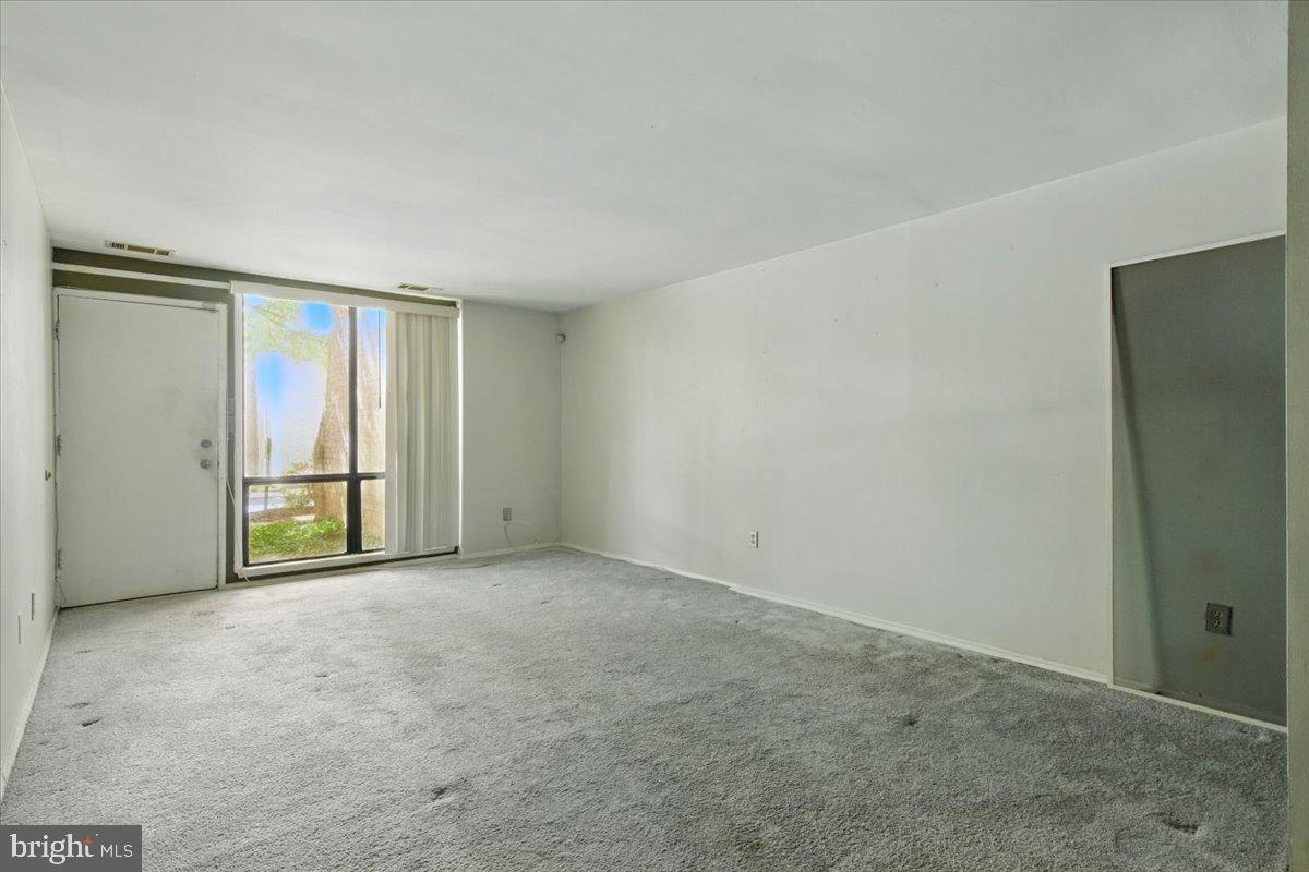 HUNTLEY SQUARE - Residential