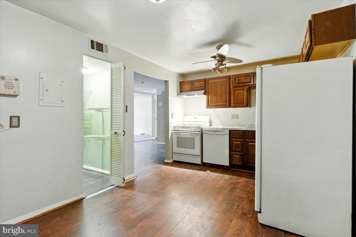 HUNTLEY SQUARE - Residential