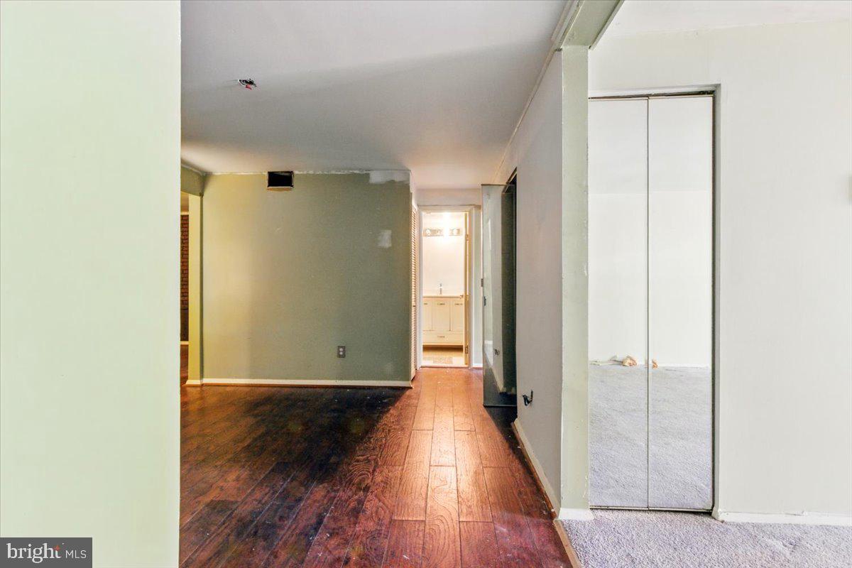 HUNTLEY SQUARE - Residential