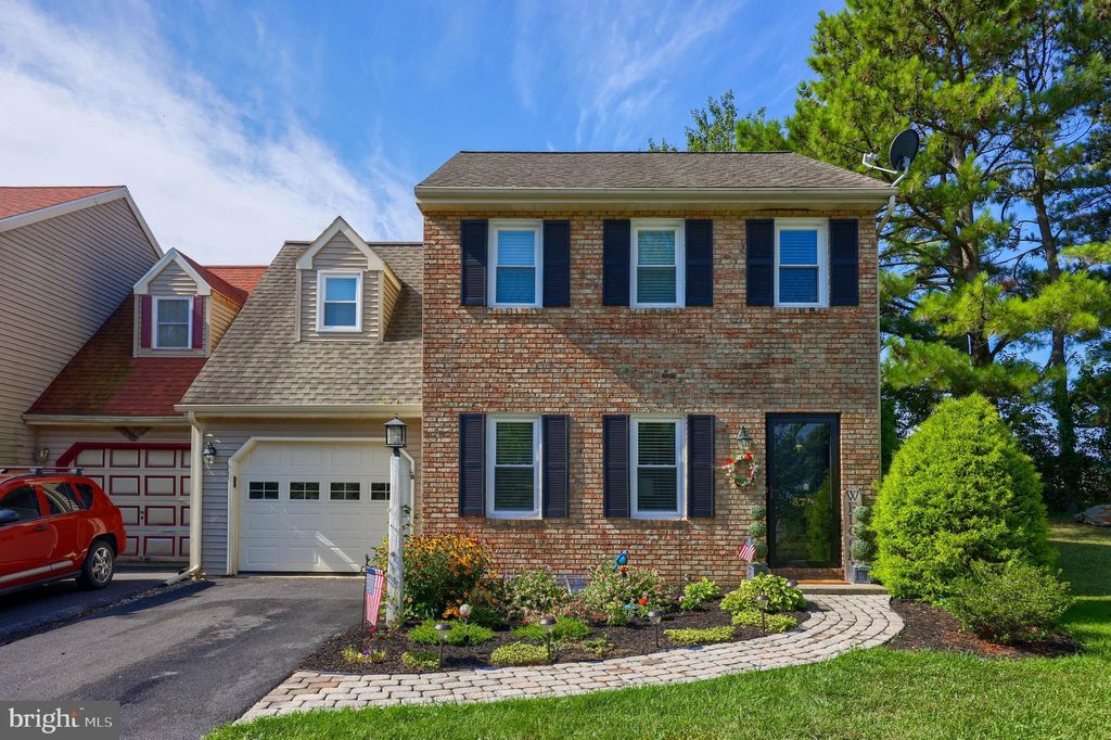 Photo of 37 WINDING WAY, LITITZ, PA 17543 (MLS # PALA2040234)