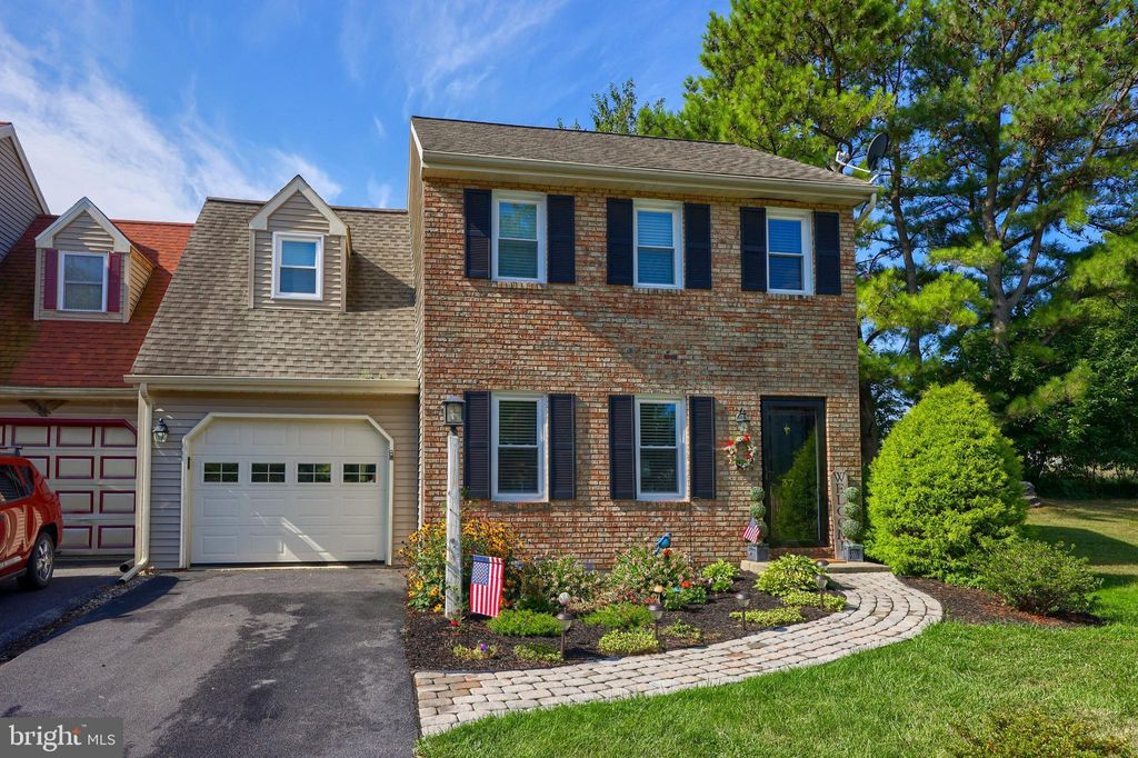 Photo of 37 WINDING WAY, LITITZ, PA 17543 (MLS # PALA2040234)