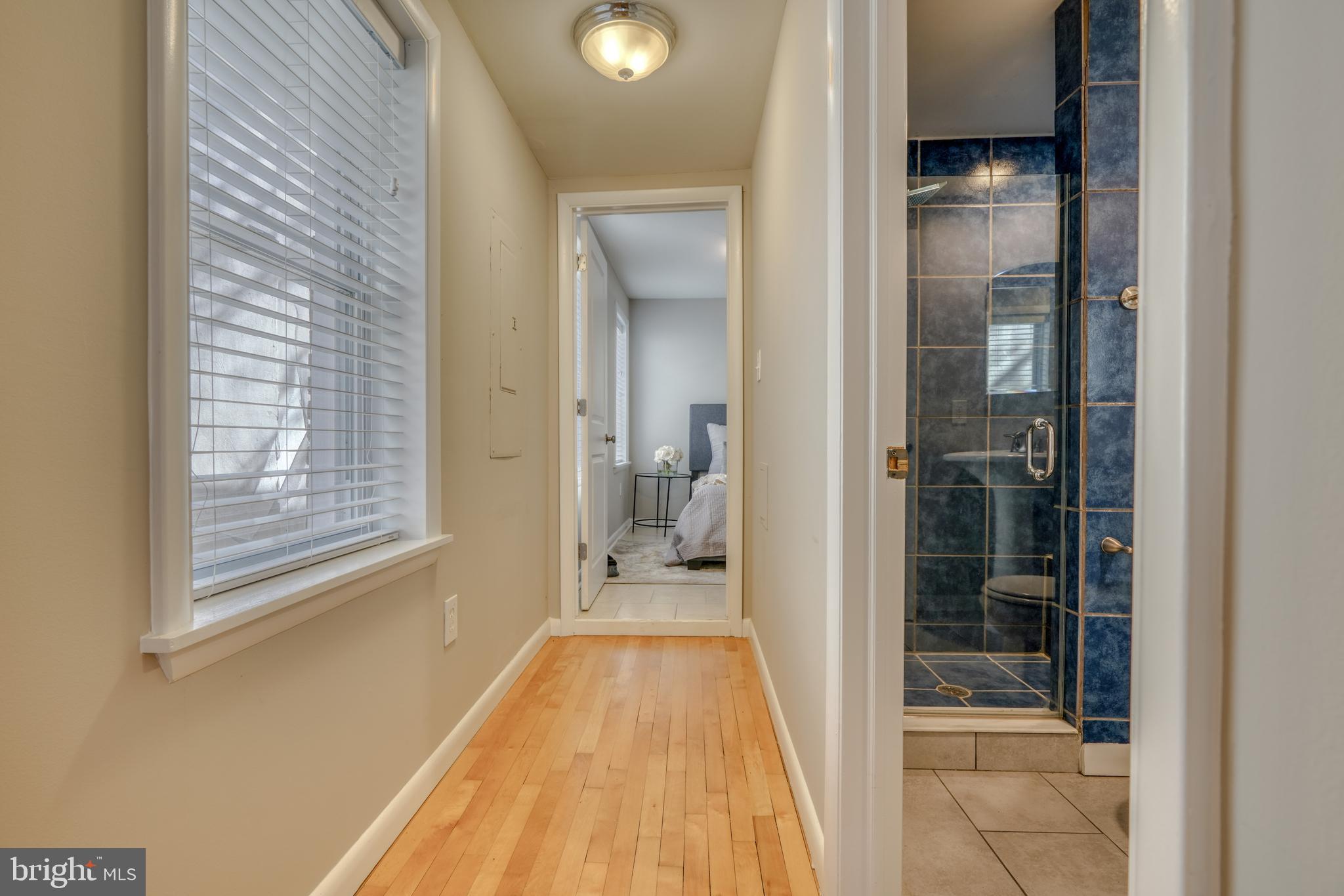 HOLLINS MARKET - Residential