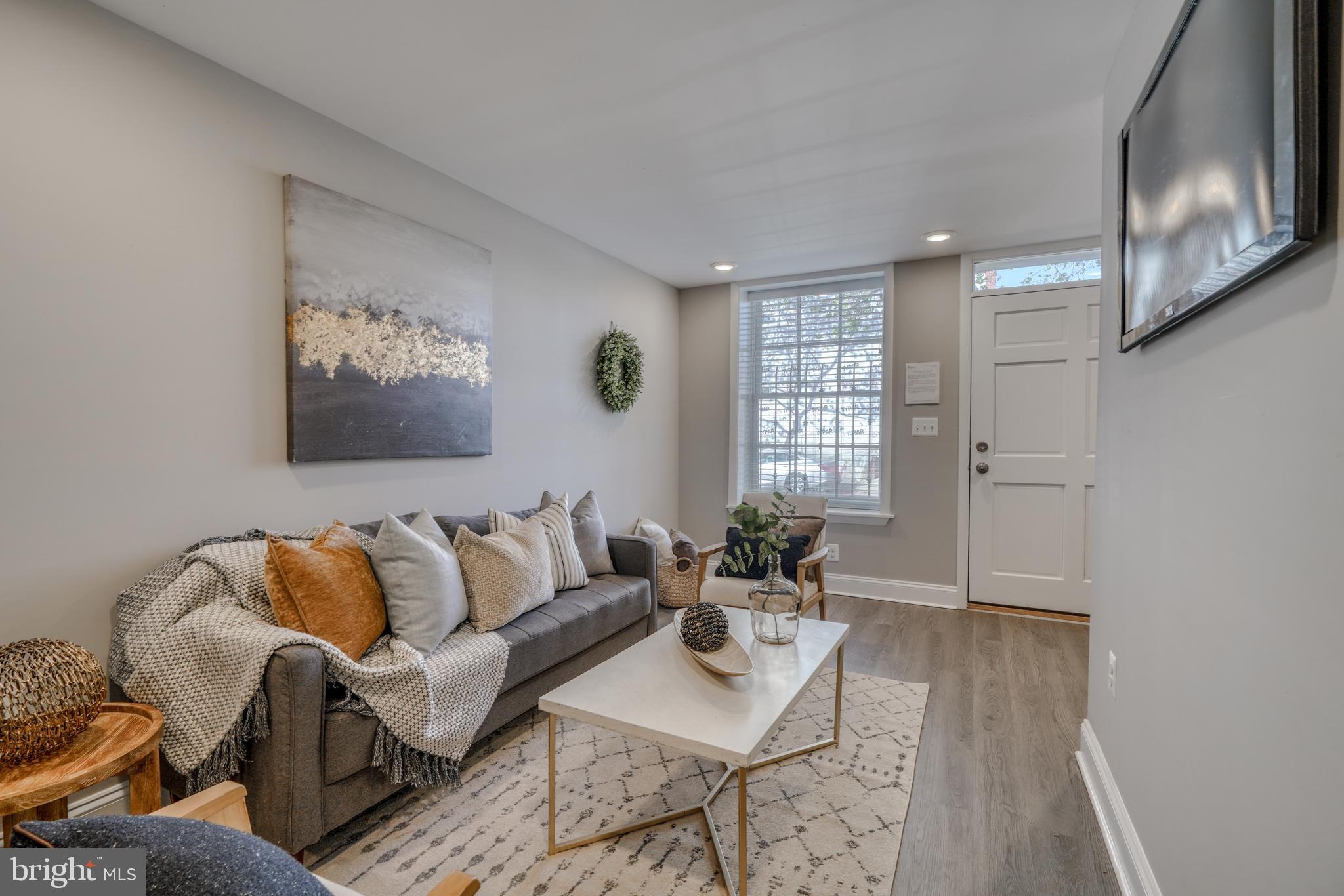 HOLLINS MARKET - Residential