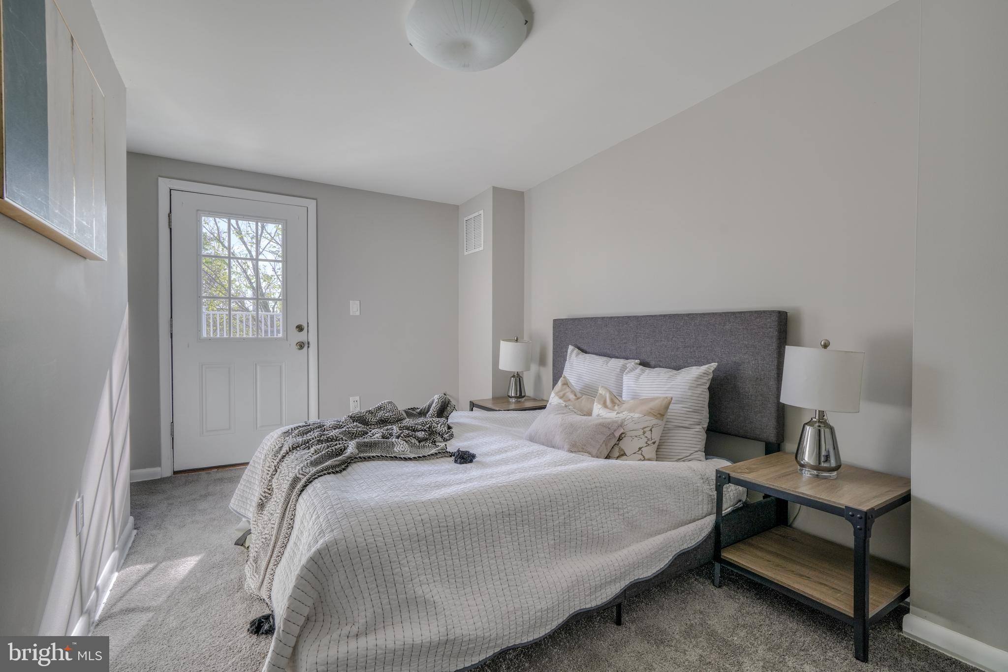 HOLLINS MARKET - Residential