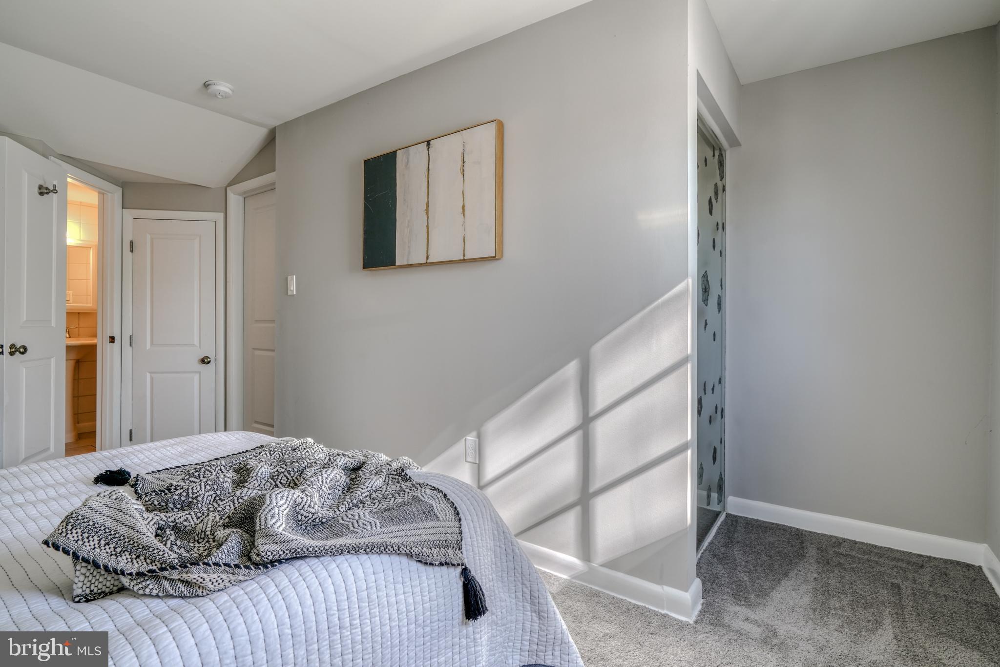 HOLLINS MARKET - Residential