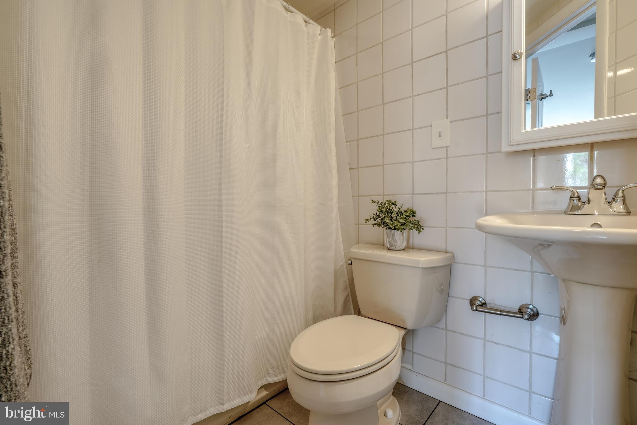 HOLLINS MARKET - Residential