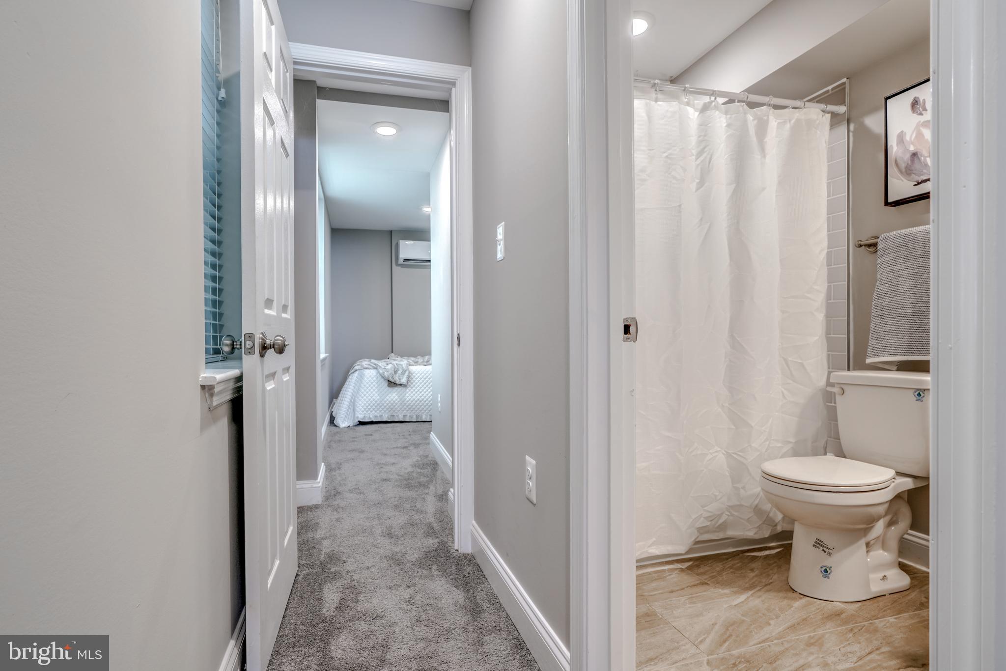 HOLLINS MARKET - Residential