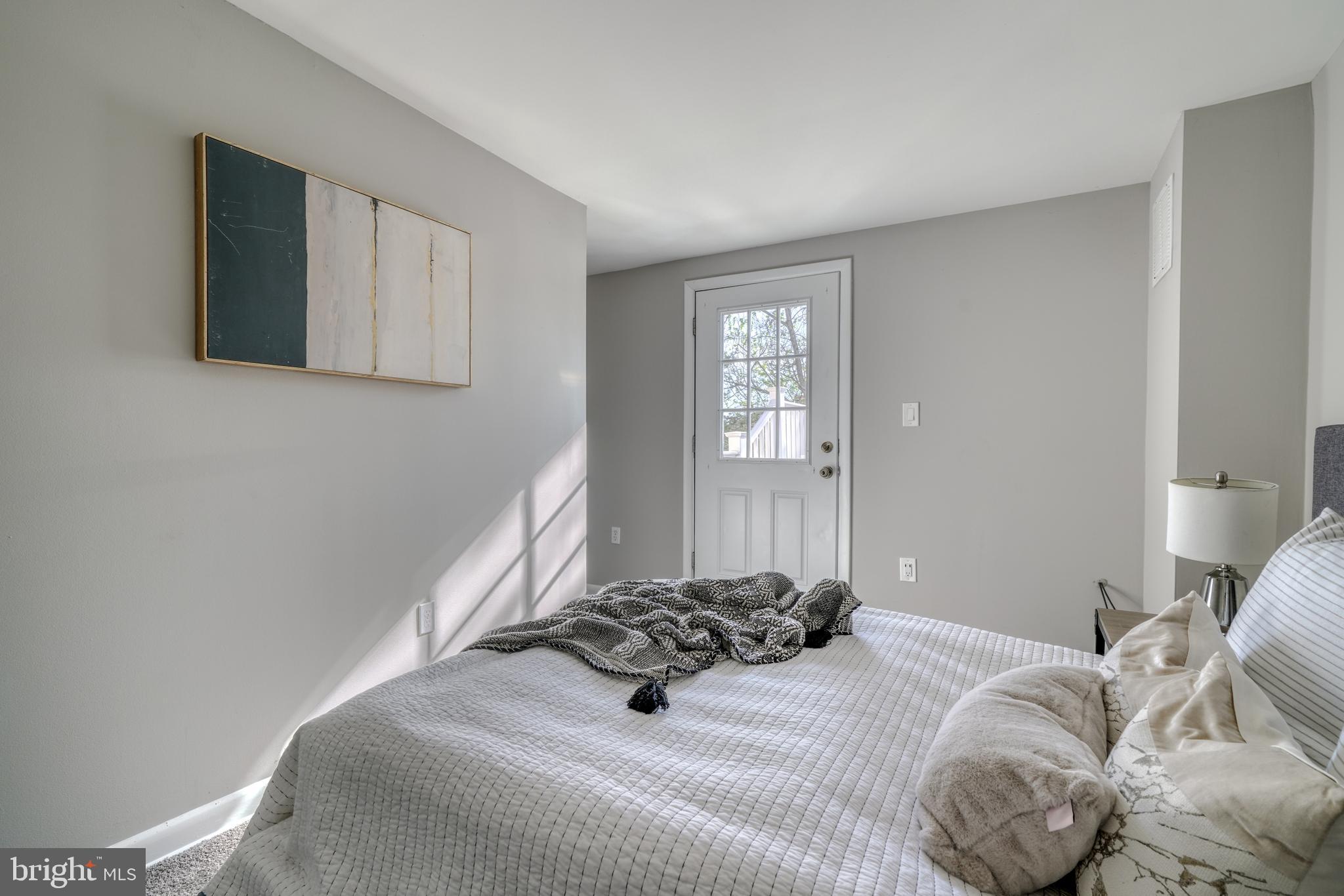 HOLLINS MARKET - Residential